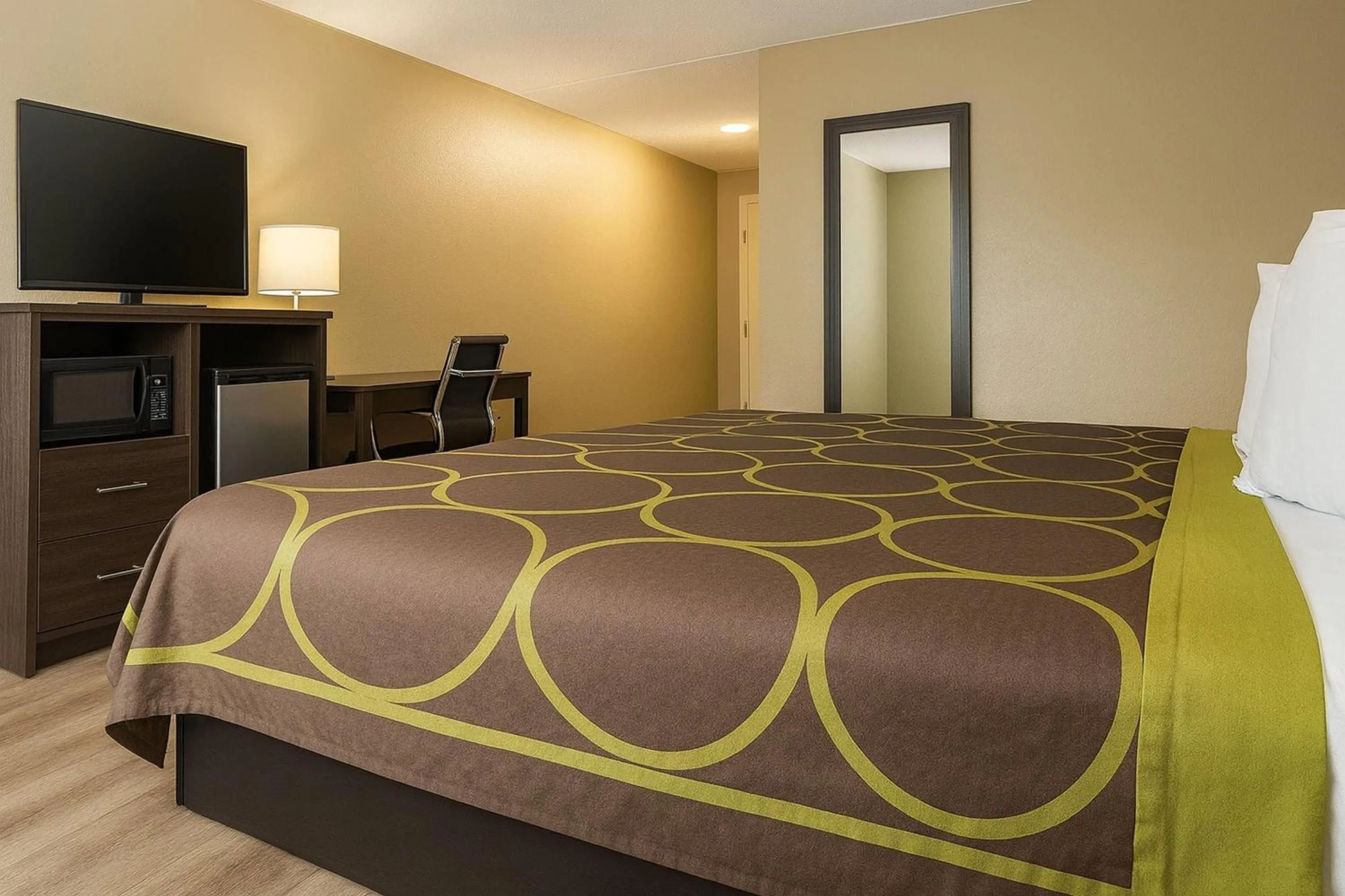 Photo of the whole room, Bed in Super 8 by Wyndham Indianapolis South