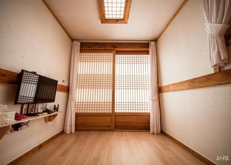 Double Room in Jeongga Hanok Double Room in Jeongga Hanok