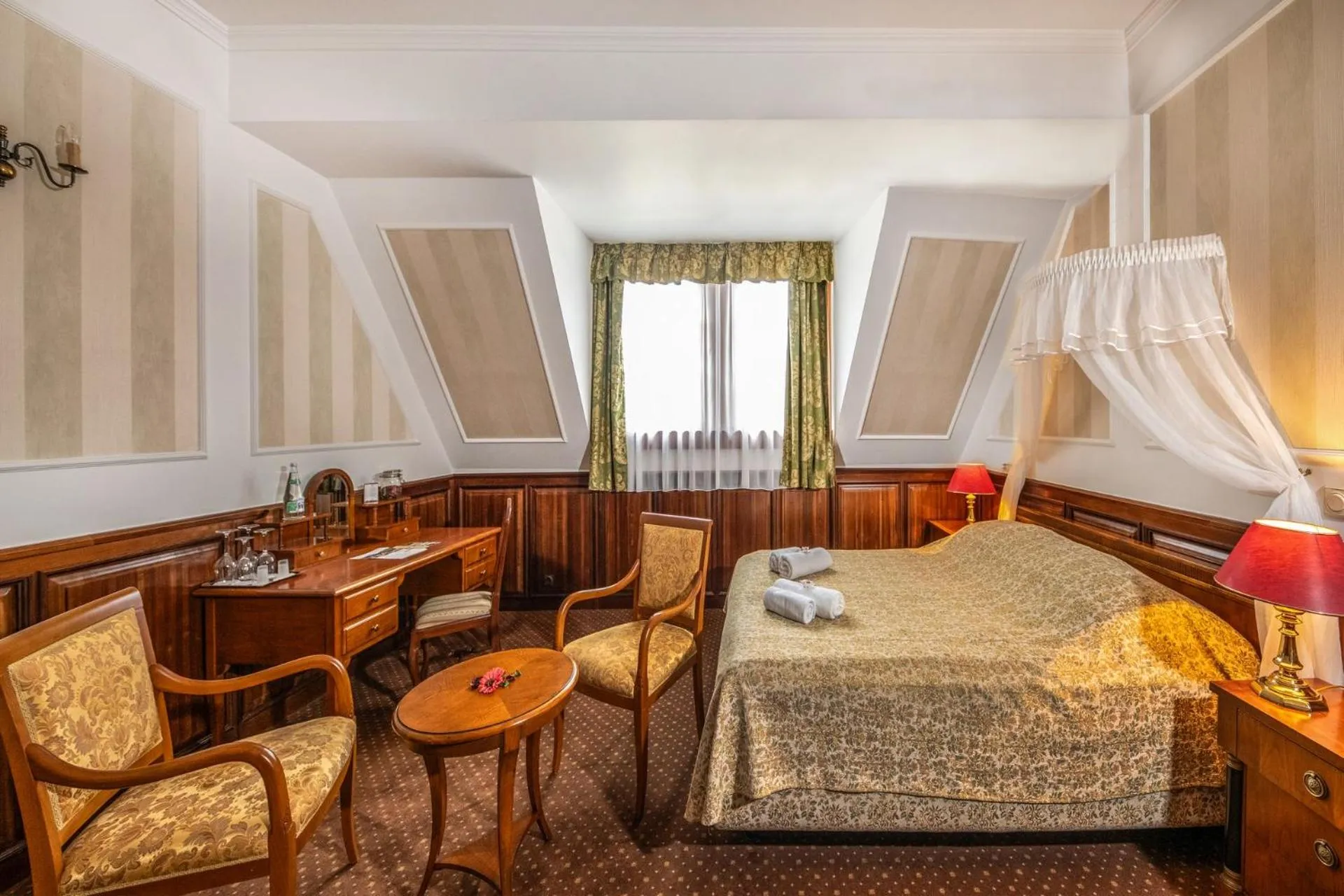 Bed in Kastélyhotel Sasvár Resort