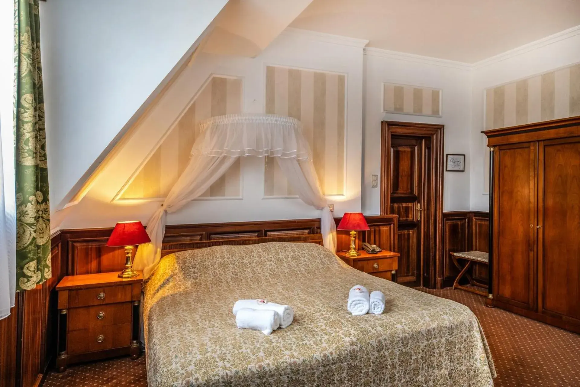 Superior Double or Twin Room in Kastélyhotel Sasvár Resort Superior Double or Twin Room in Kastélyhotel Sasvár Resort