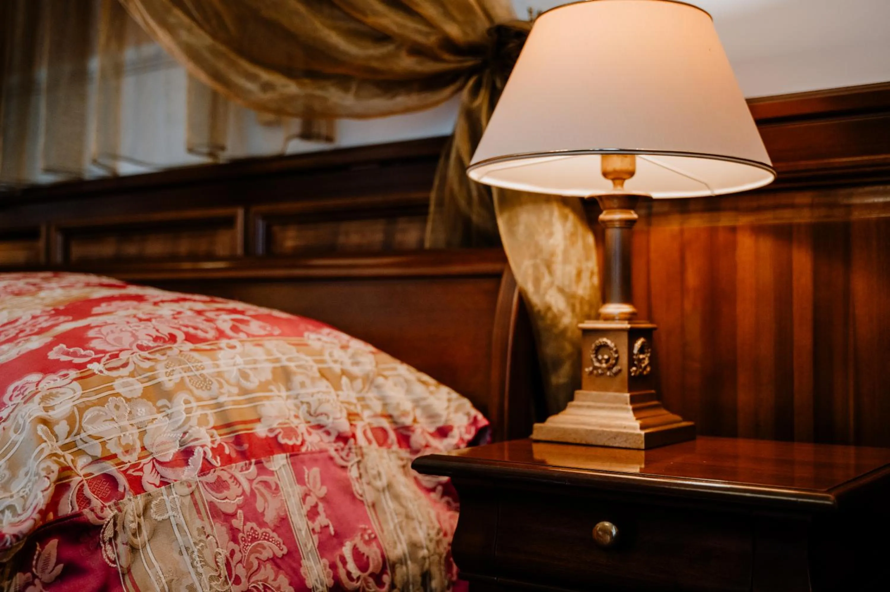 Bed in Kastélyhotel Sasvár Resort