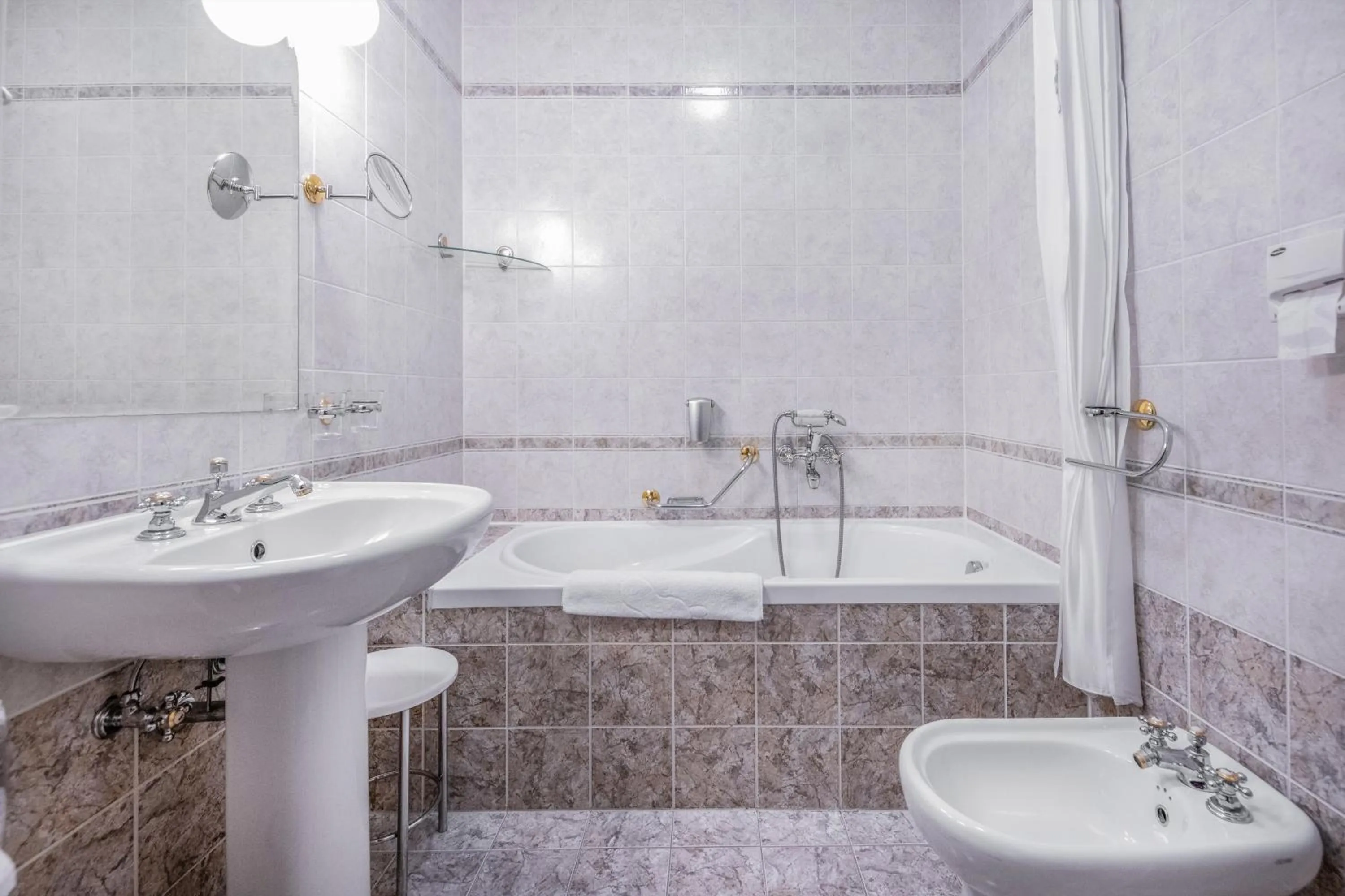 Kastélyhotel Sasvár Resort