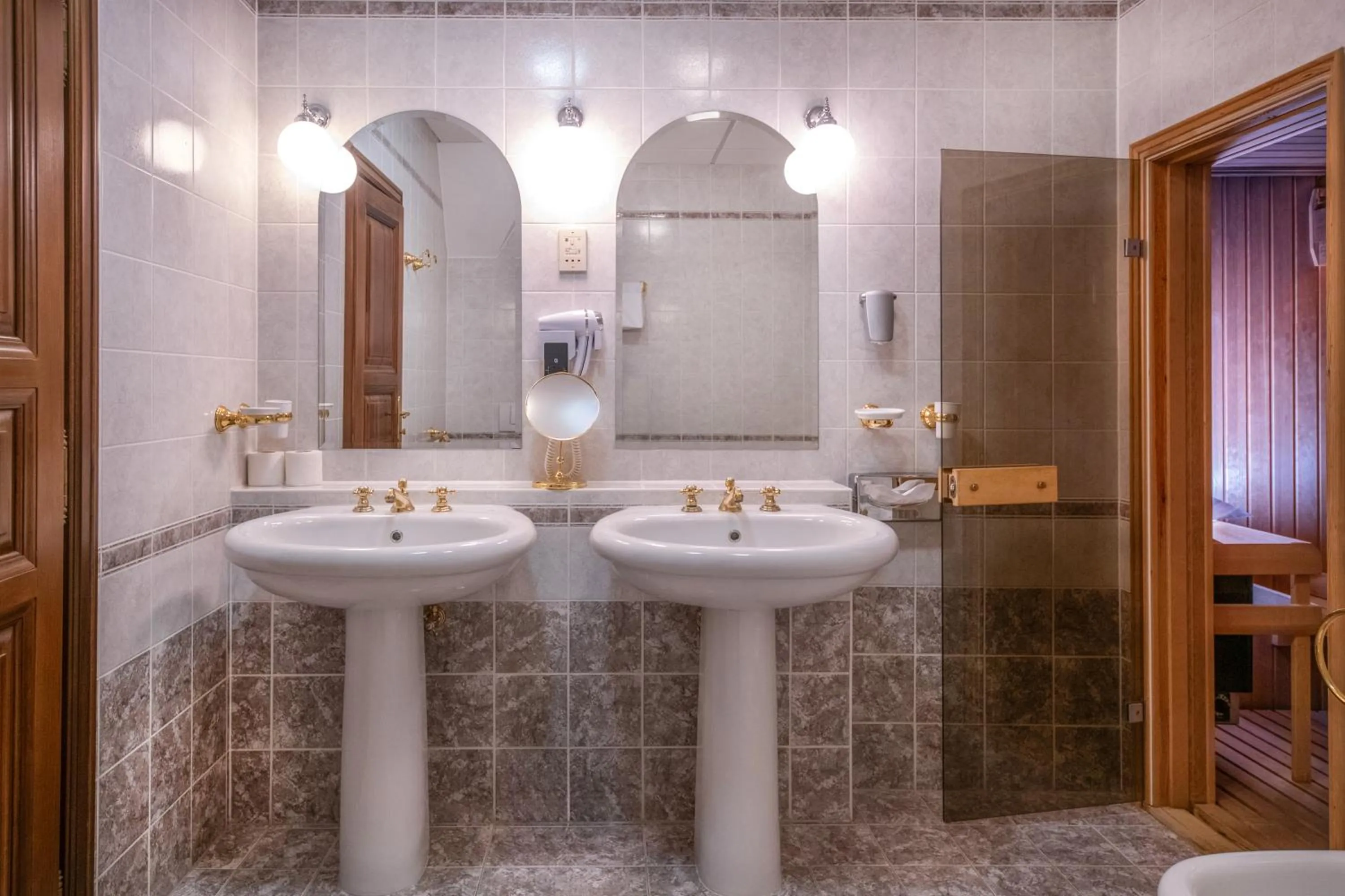 Kastélyhotel Sasvár Resort