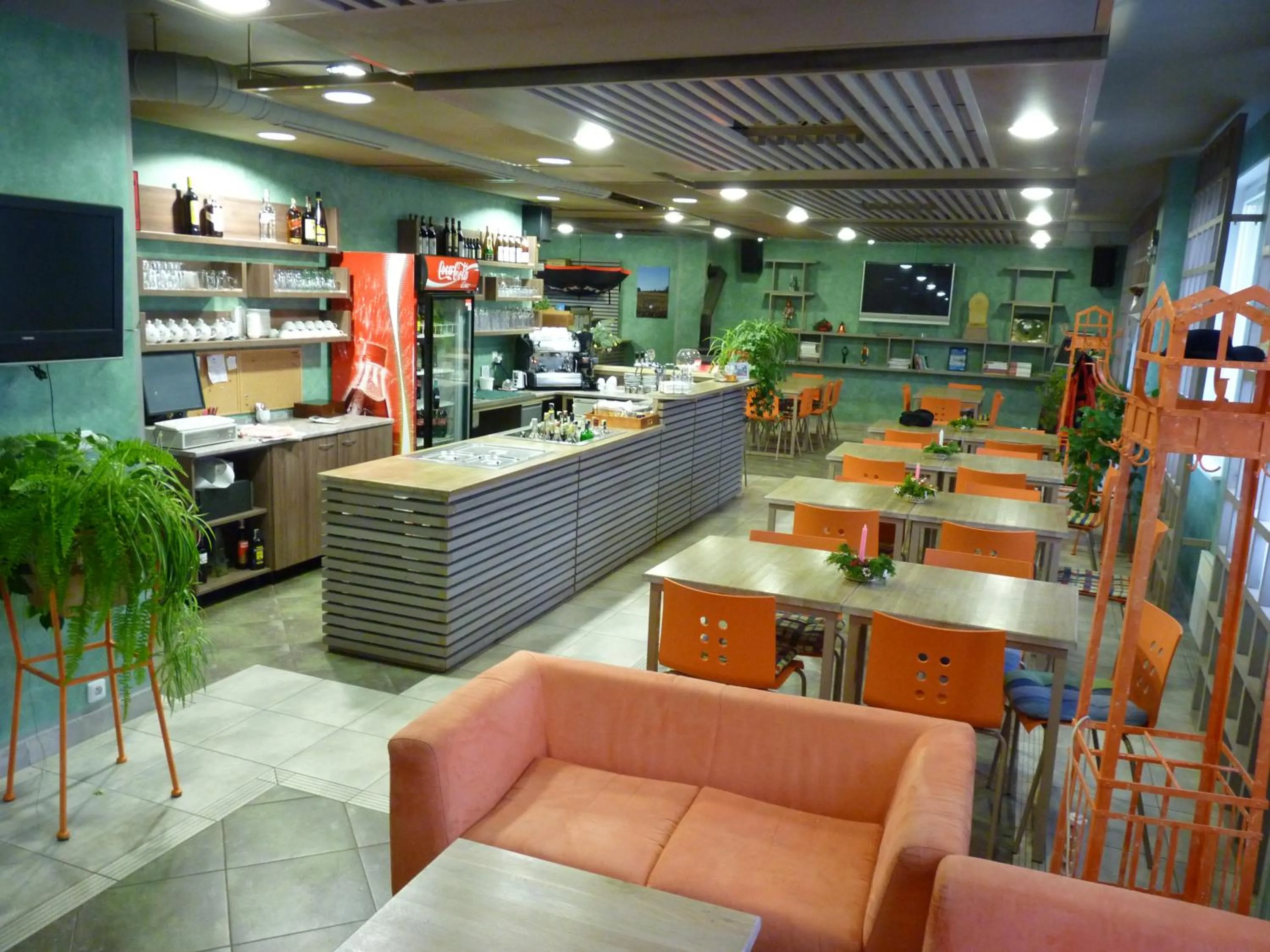 Restaurant/places to eat in Hotel Devítka