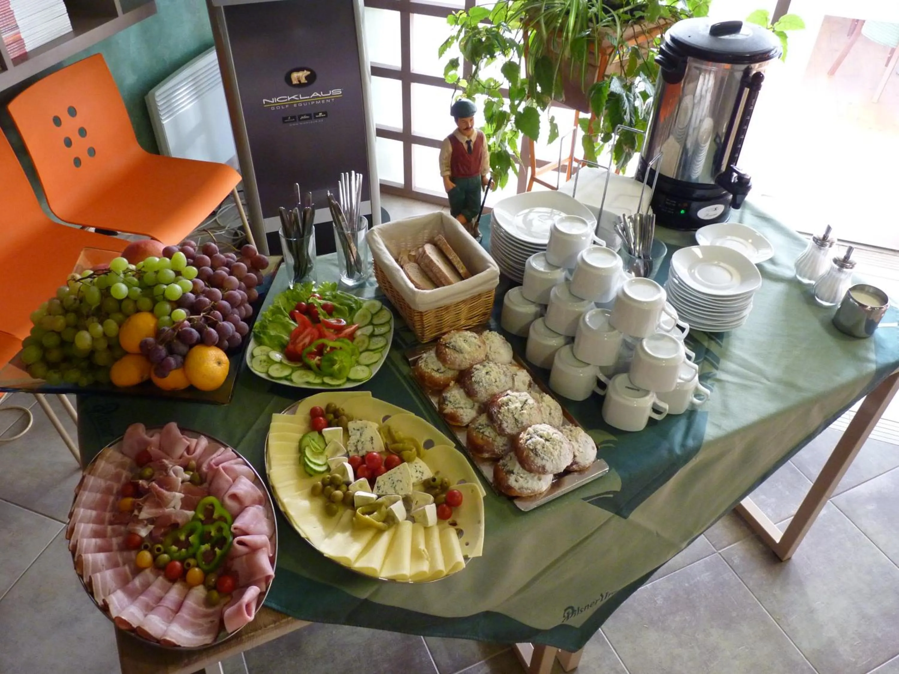 Restaurant/places to eat in Hotel Devítka