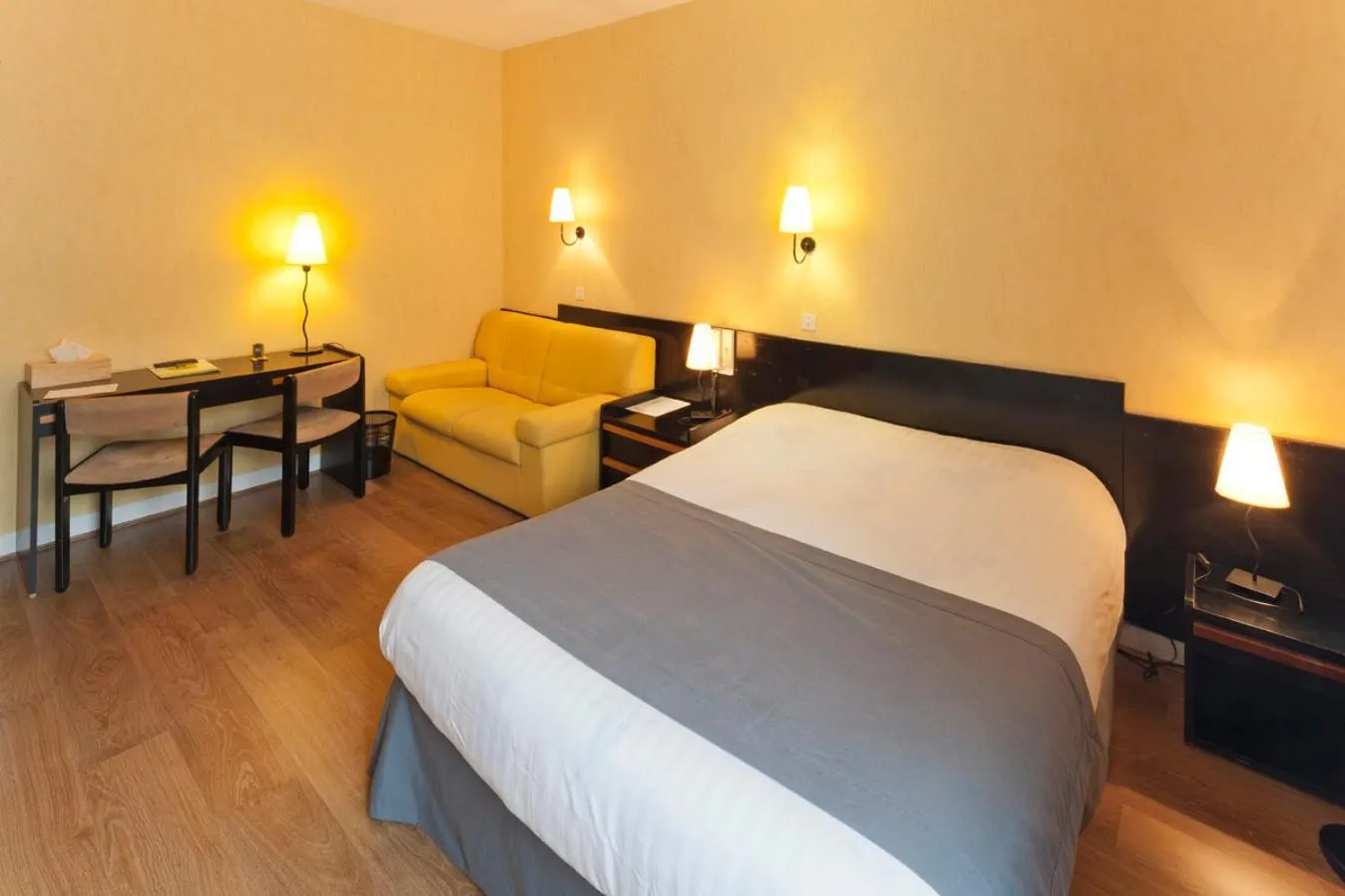 Bedroom in Logis Hôtel Le Belle Rive