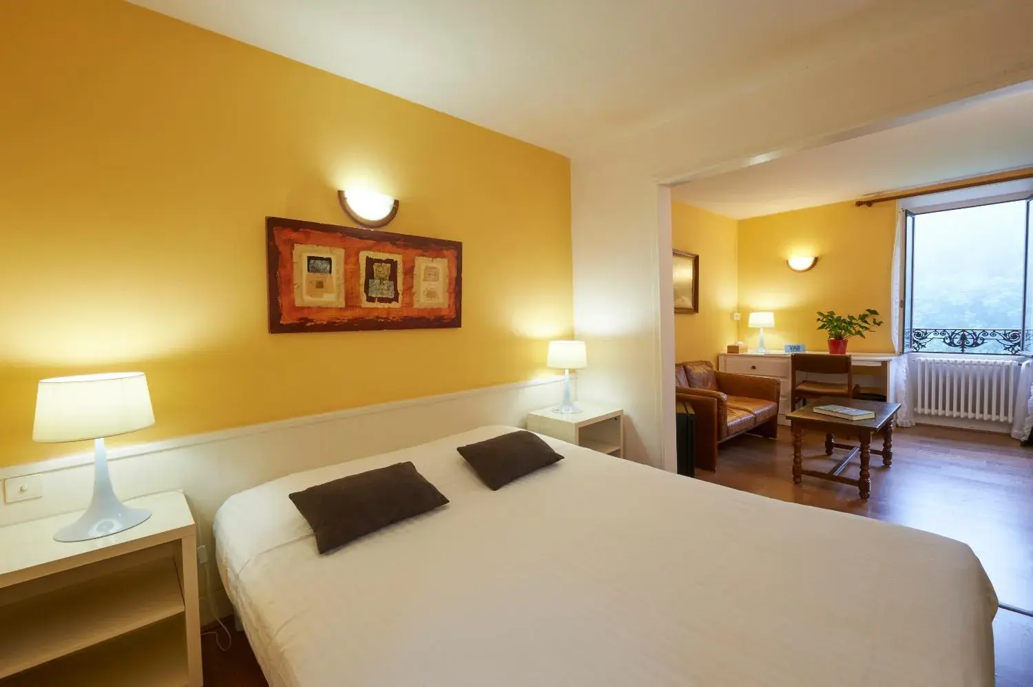 Bed in Logis Hôtel Le Belle Rive Bed in Logis Hôtel Le Belle Rive