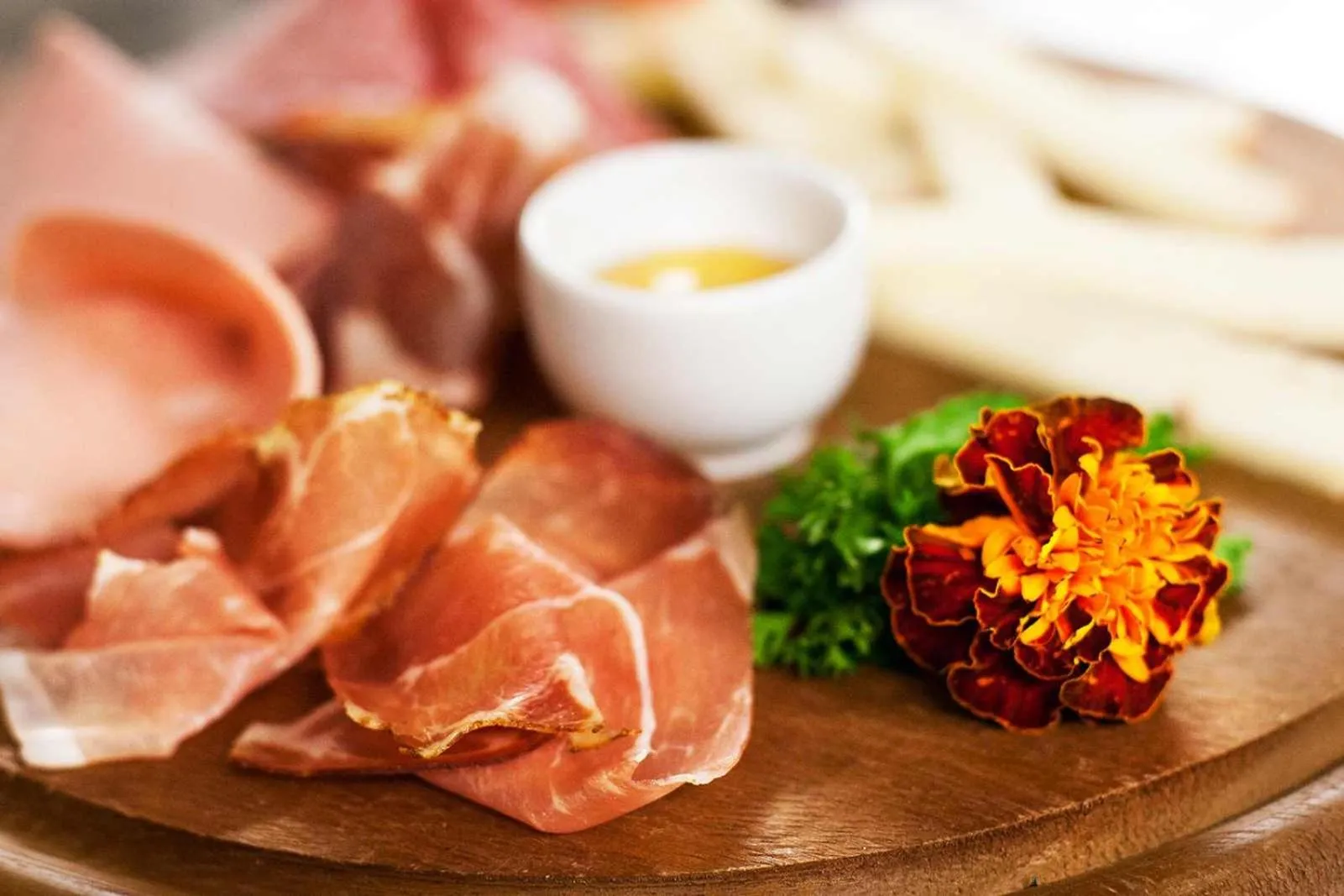 Restaurant/places to eat in Almanuda Naturist Village