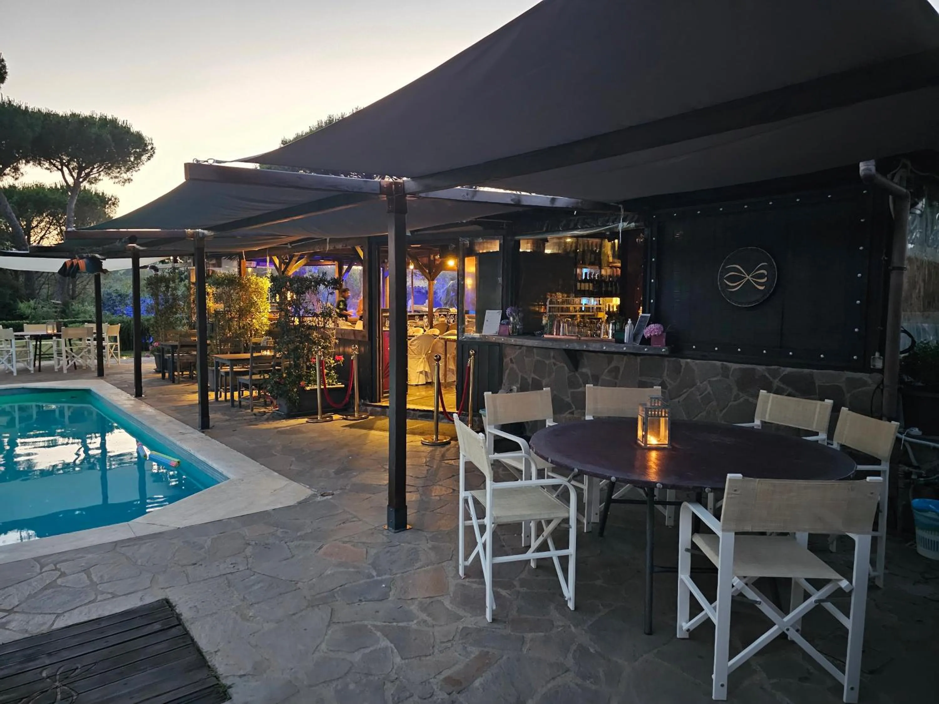 Restaurant/places to eat in Almanuda Naturist Village