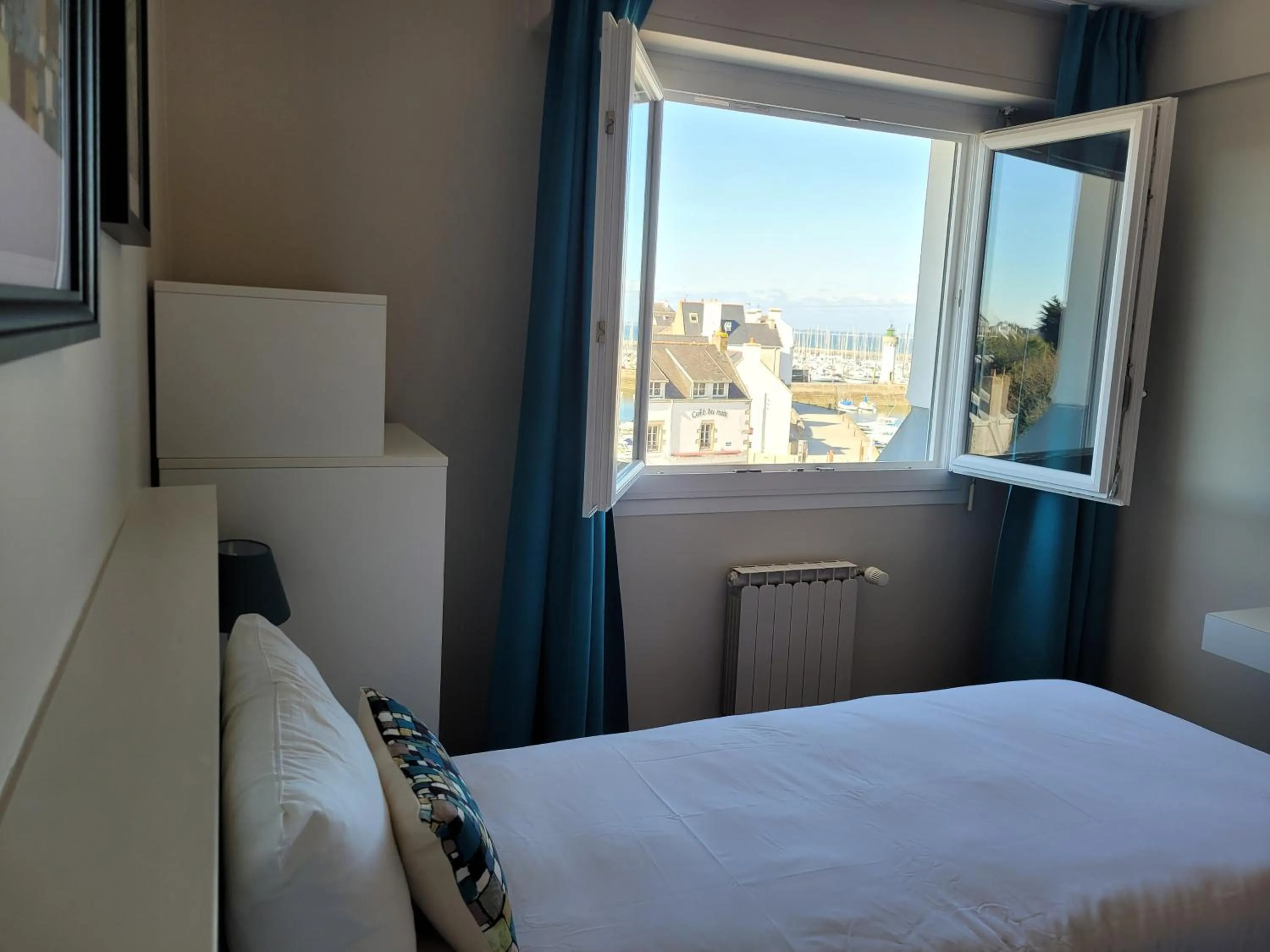 Photo of the whole room, Bed in Hôtel Port Haliguen
