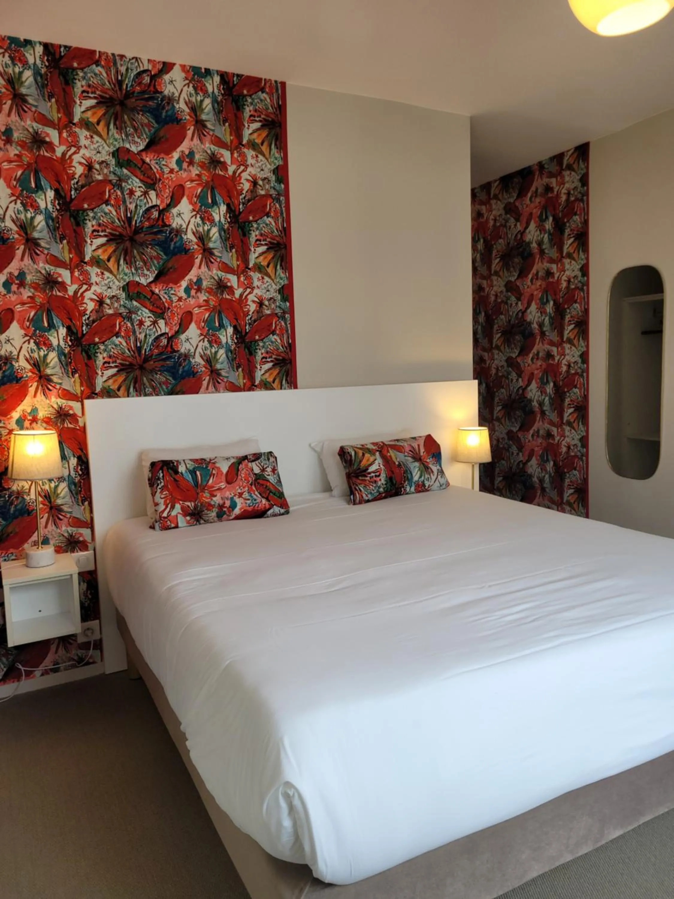 Sea view, Bed in Hôtel Port Haliguen