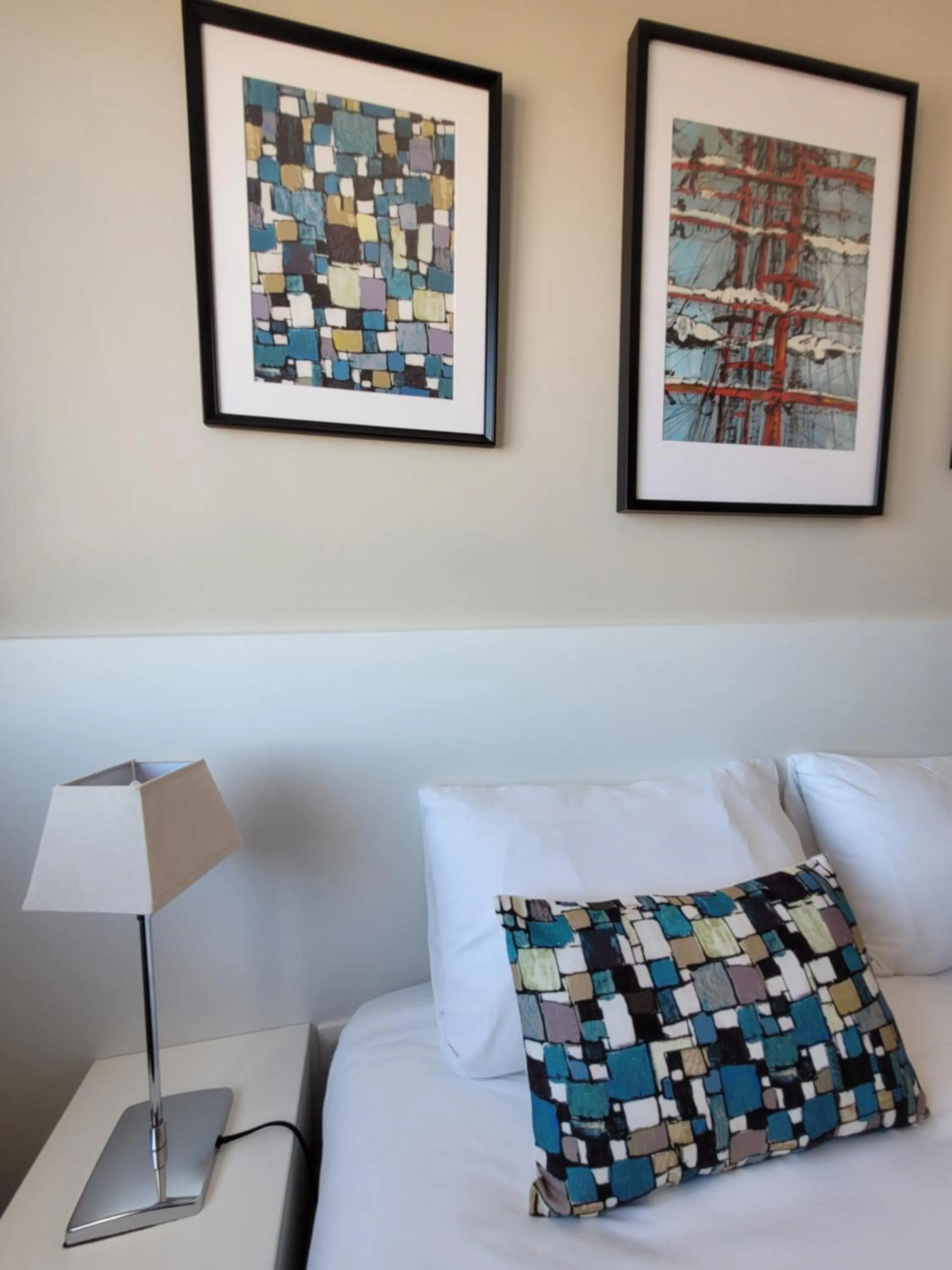 Property building, Bed in Hôtel Port Haliguen