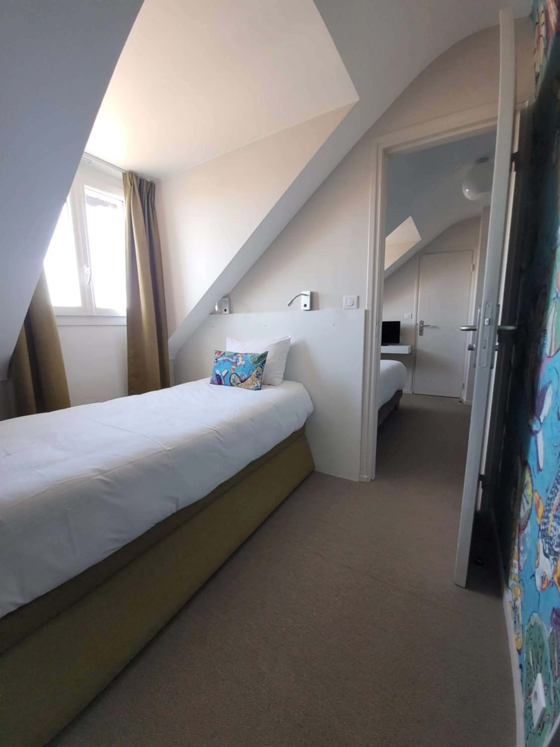 Property building, Bed in Hôtel Port Haliguen