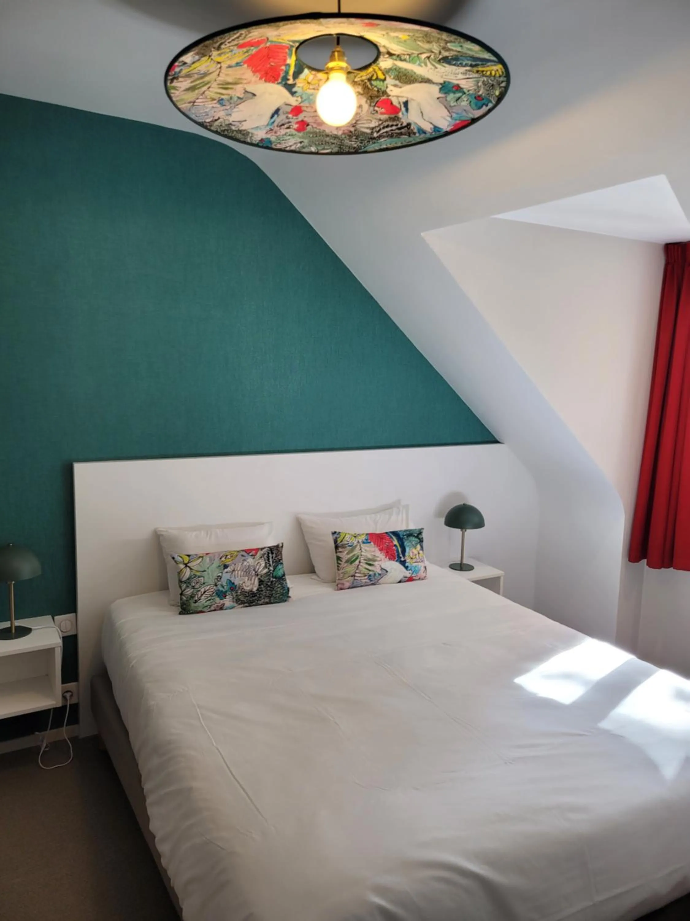 Property building, Bed in Hôtel Port Haliguen