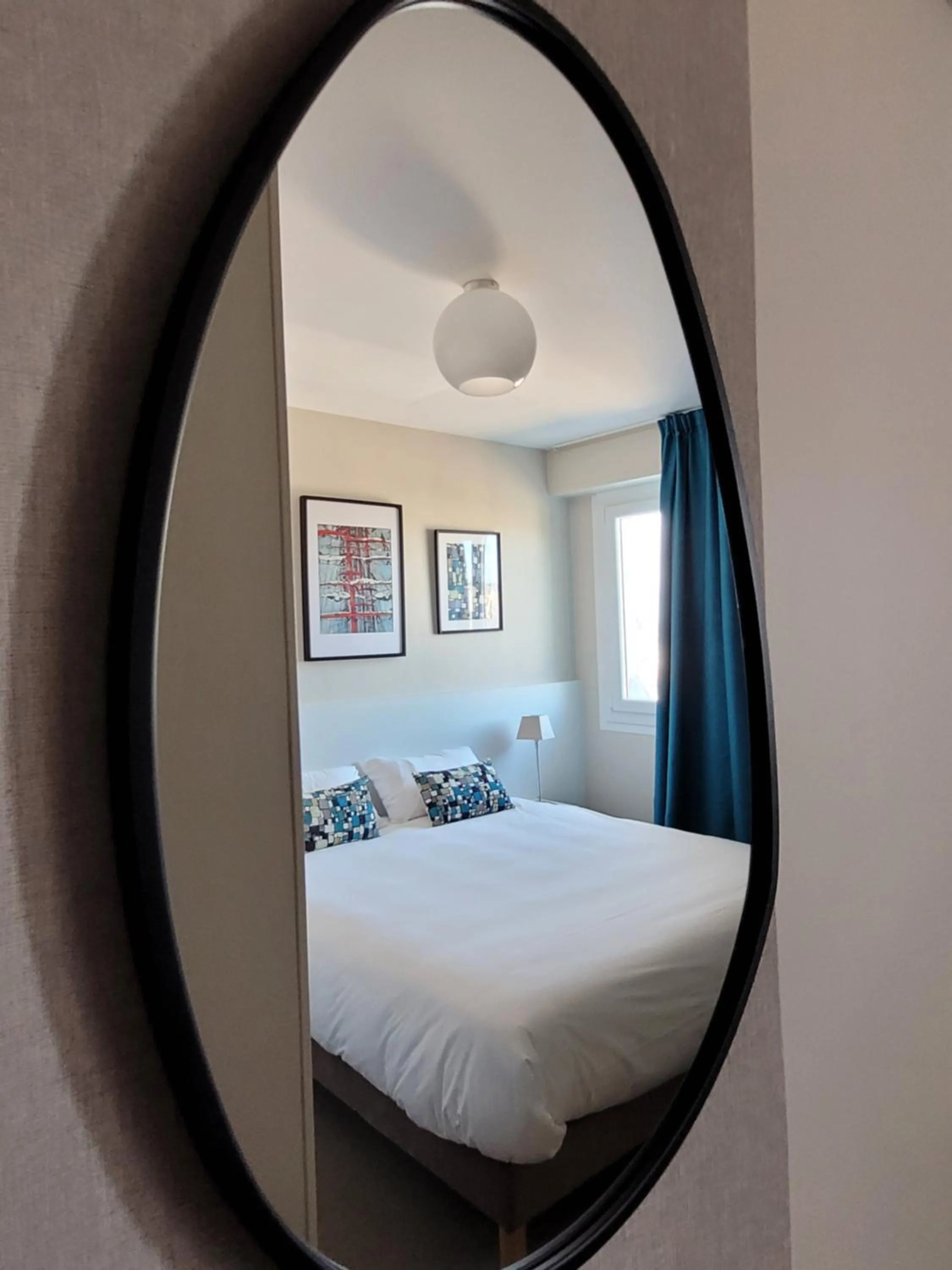 Property building, Bed in Hôtel Port Haliguen