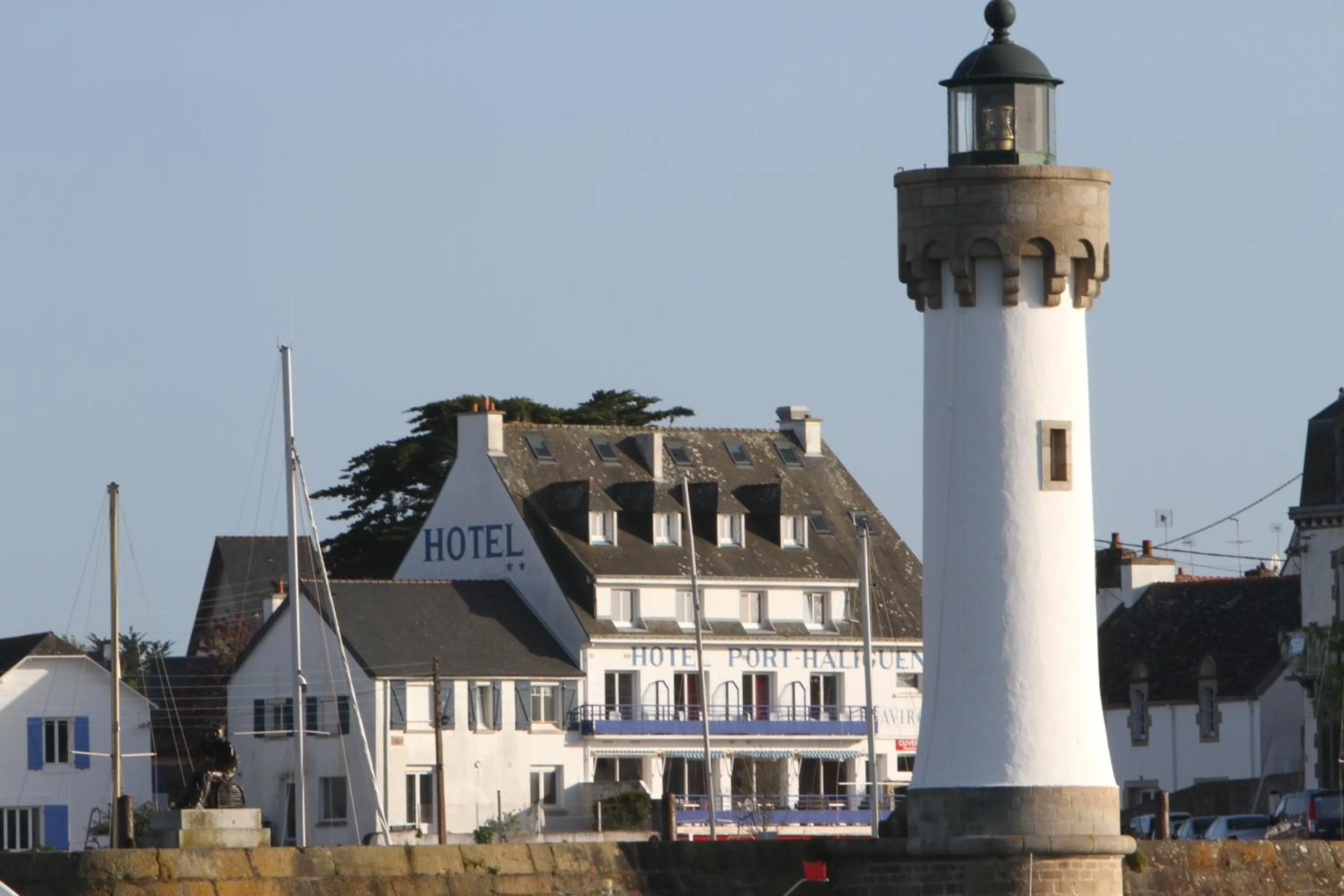 Facade/entrance in Hôtel Port Haliguen