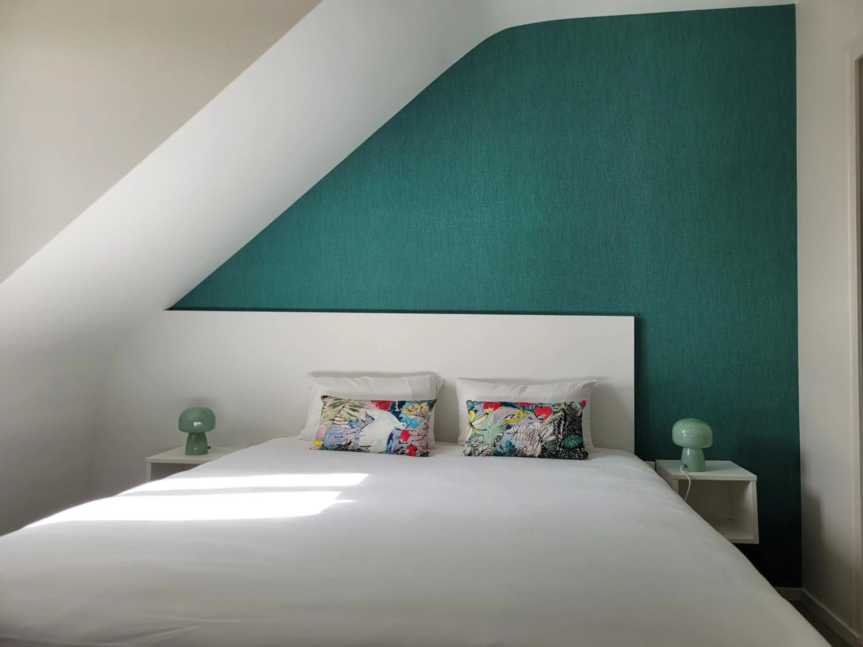 Property building, Bed in Hôtel Port Haliguen