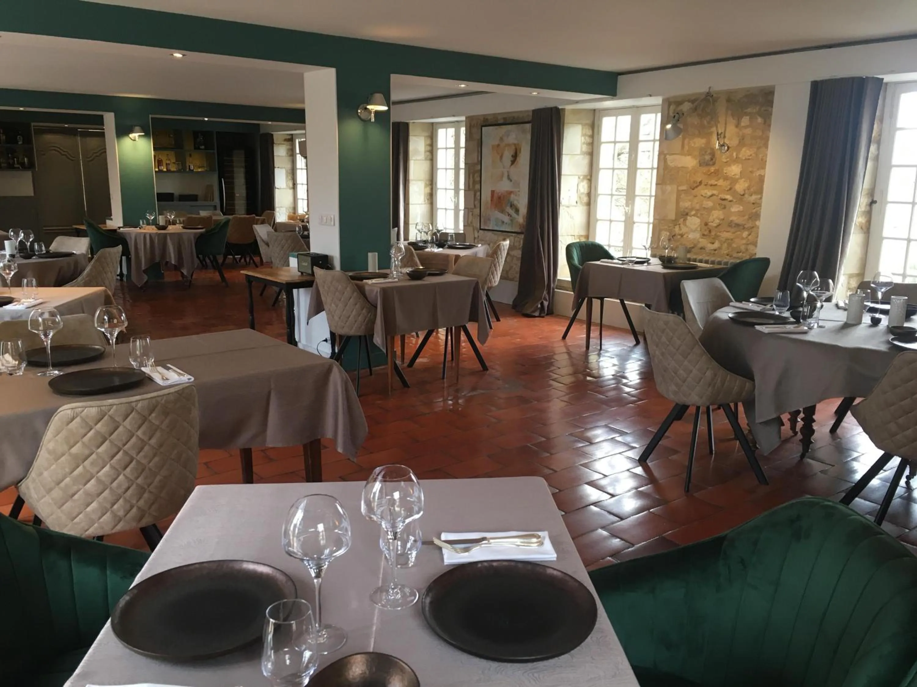 Restaurant/places to eat in Logis Hôtel Le Moulin de Chalons