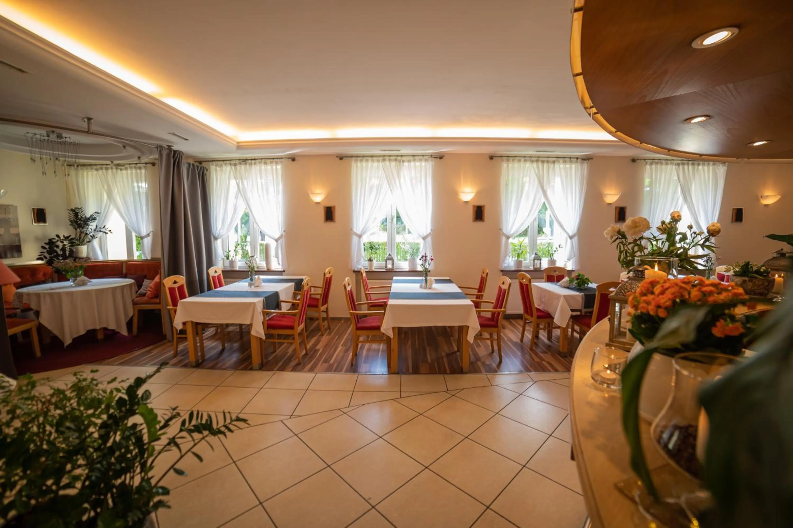 Restaurant/places to eat in Delta In