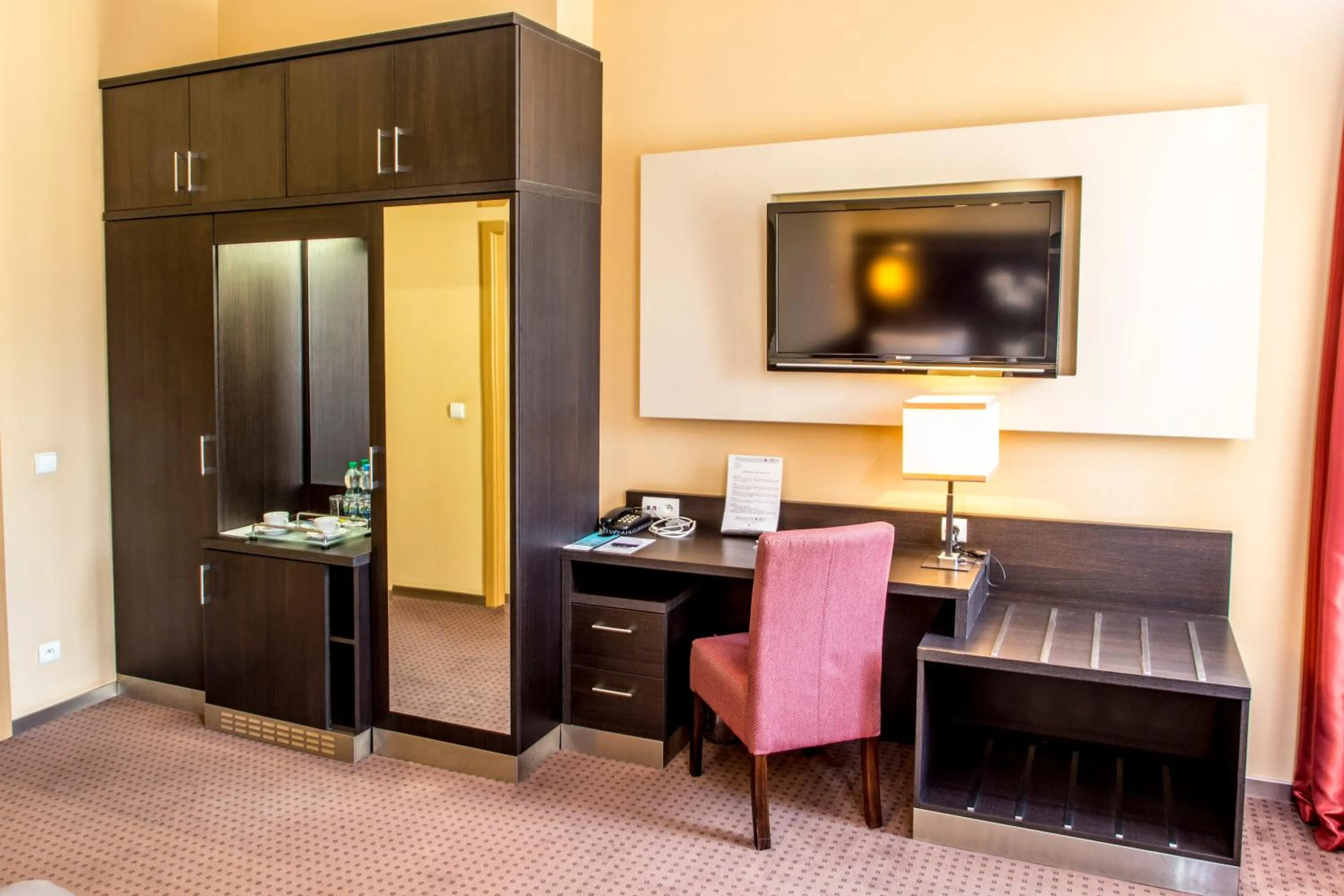 Photo of the whole room in Delta In