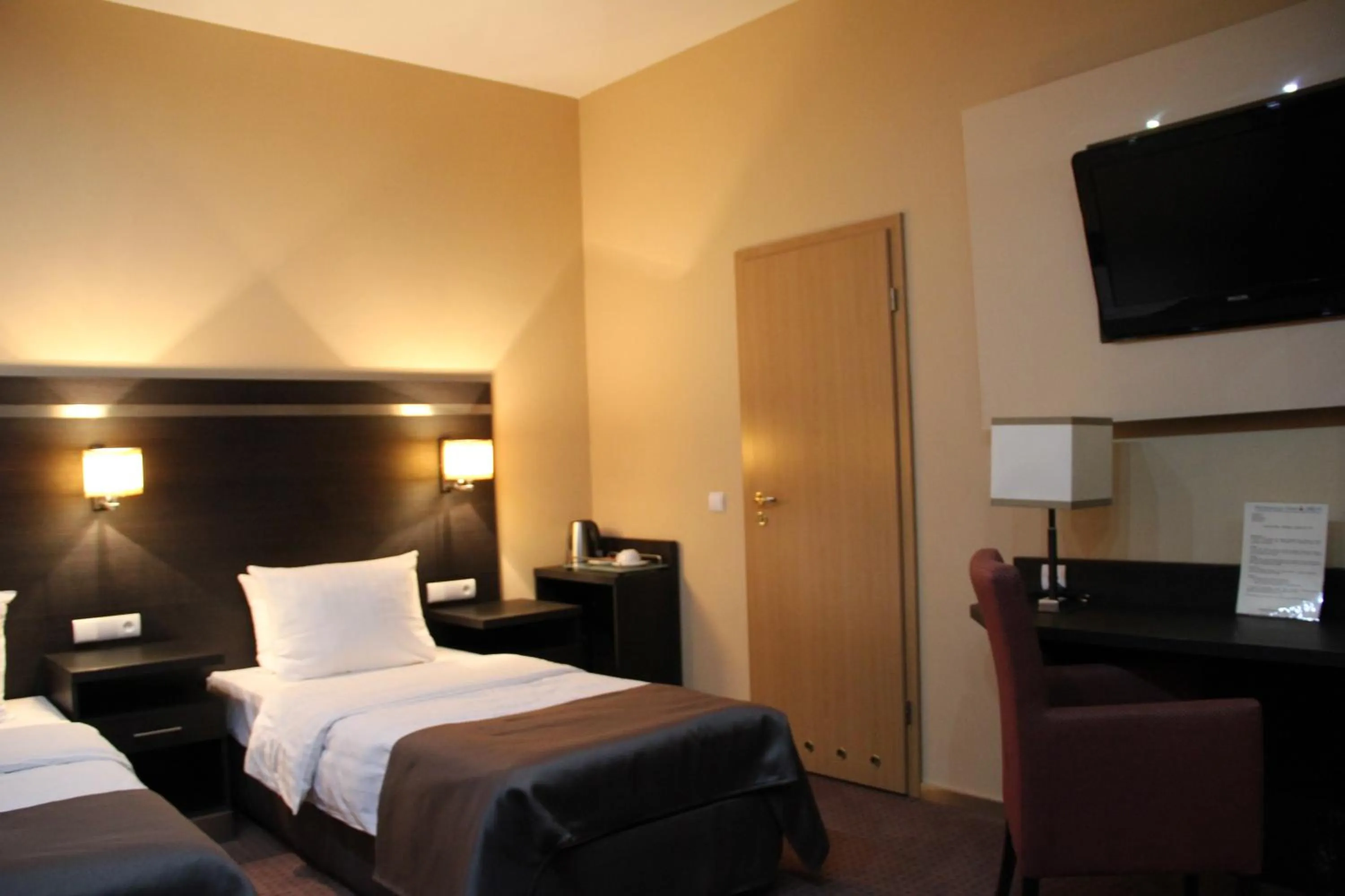 Photo of the whole room, Bed in Delta In