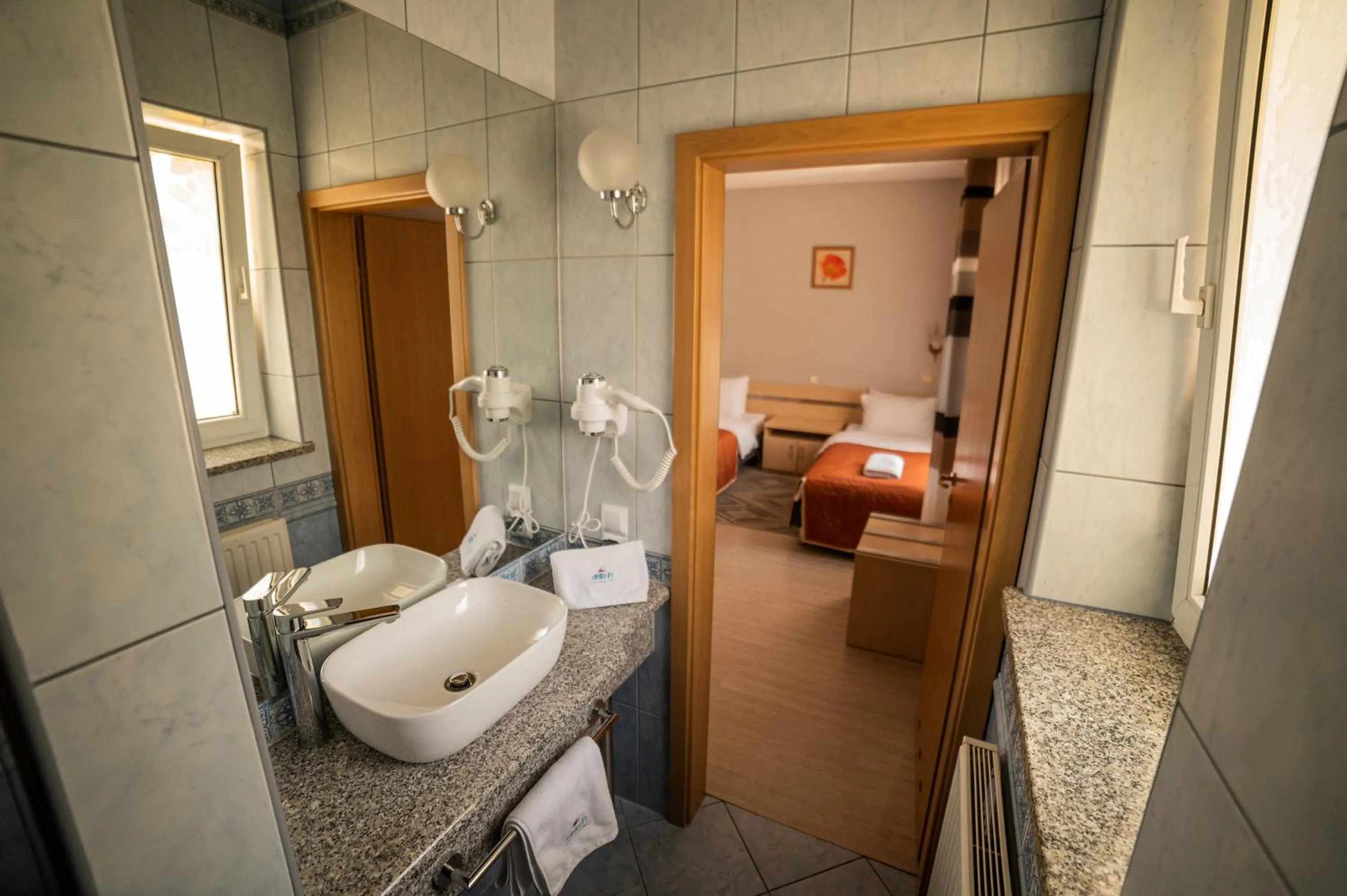 Bathroom, Bed in Delta In