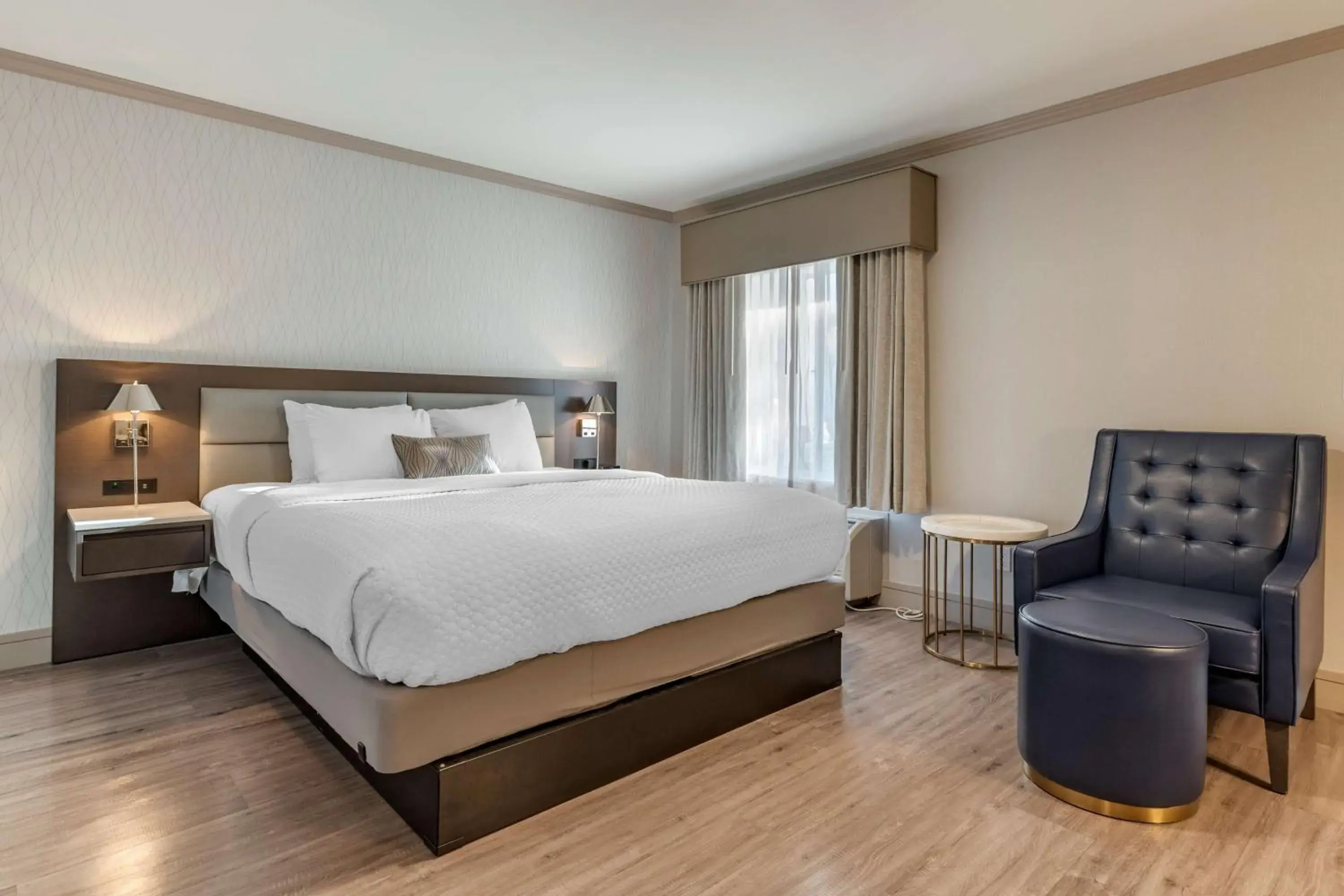 Bedroom, Bed in Best Western Plus Executive Suites Bedroom, Bed in Best Western Plus Executive Suites