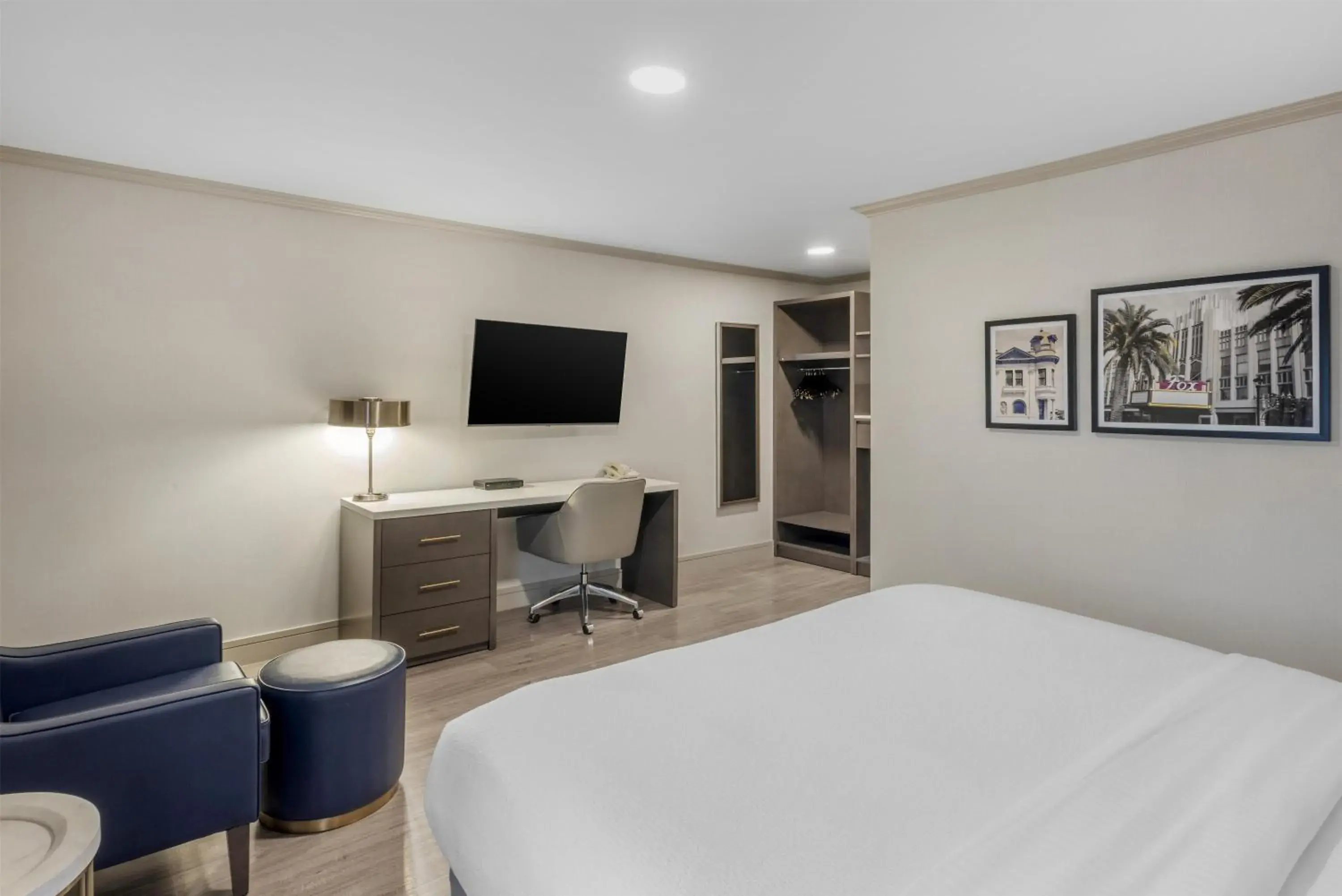 Bedroom, Bed in Best Western Plus Executive Suites Bedroom, Bed in Best Western Plus Executive Suites