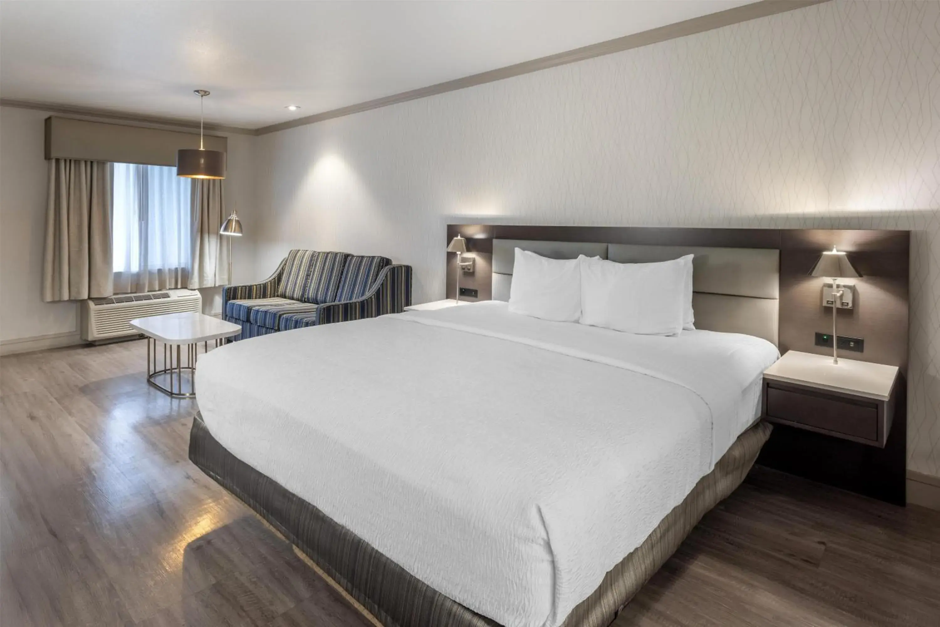 Bedroom, Bed in Best Western Plus Executive Suites Bedroom, Bed in Best Western Plus Executive Suites