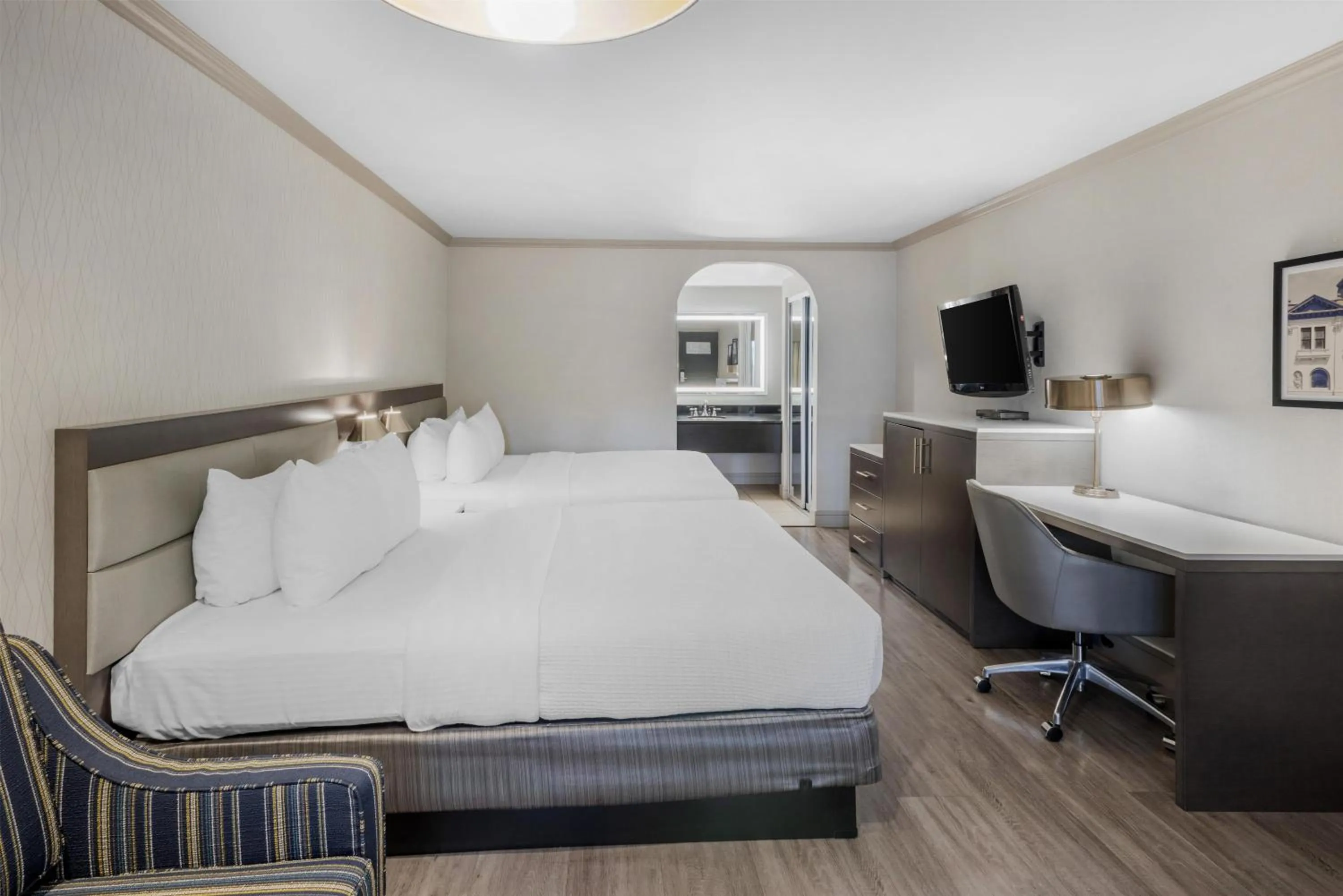 Bedroom, Bed in Best Western Plus Executive Suites