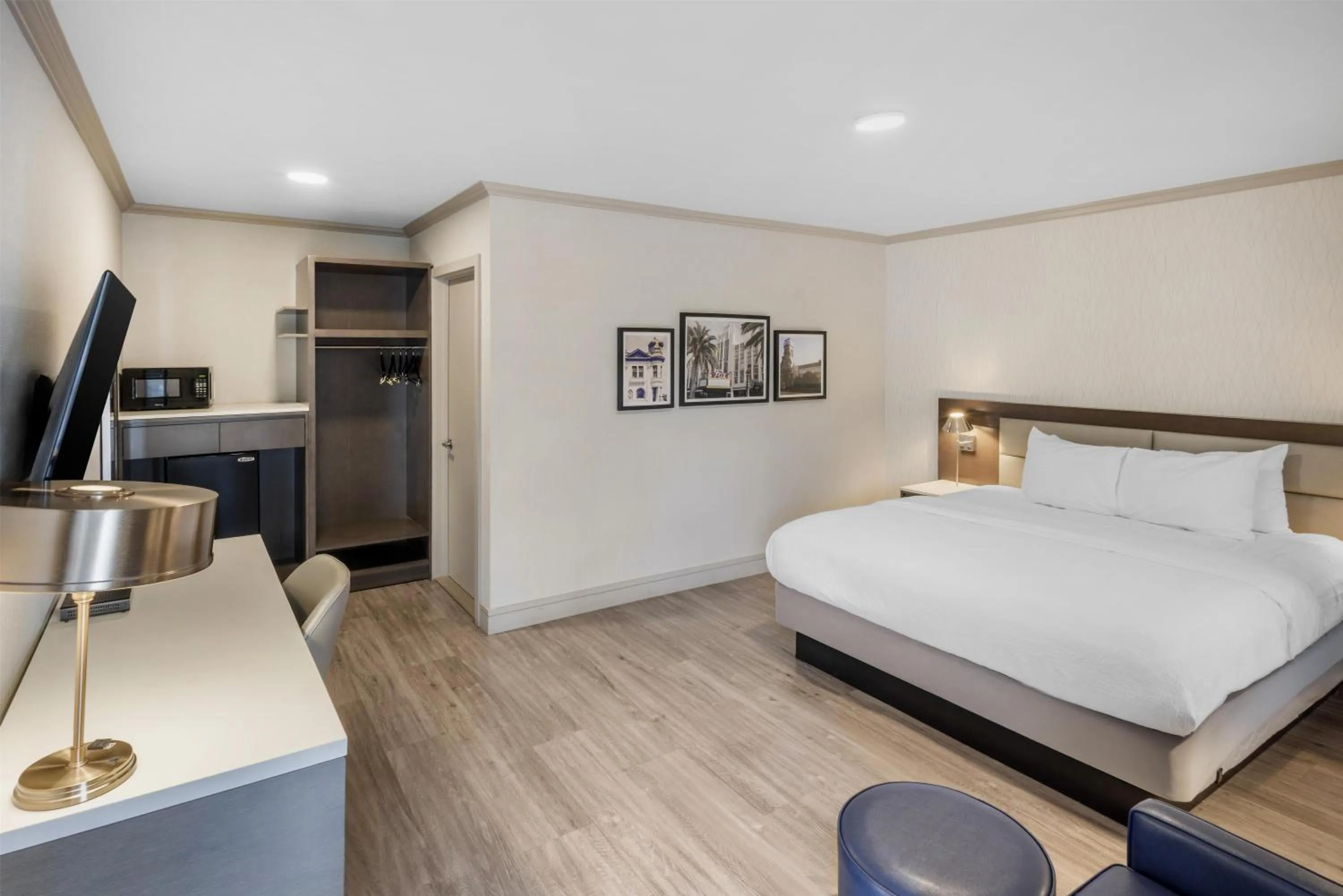 Bedroom, Bed in Best Western Plus Executive Suites