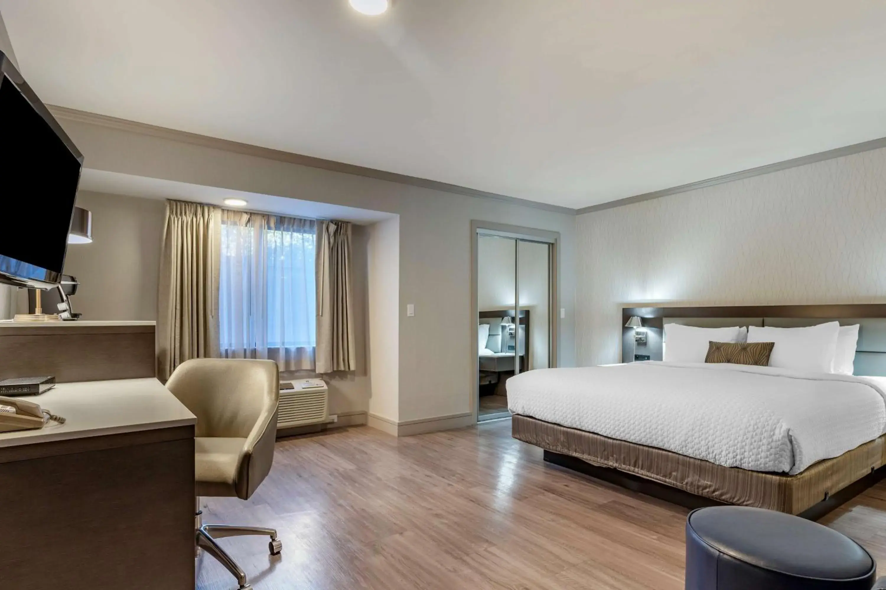 Bedroom, Bed in Best Western Plus Executive Suites Bedroom, Bed in Best Western Plus Executive Suites