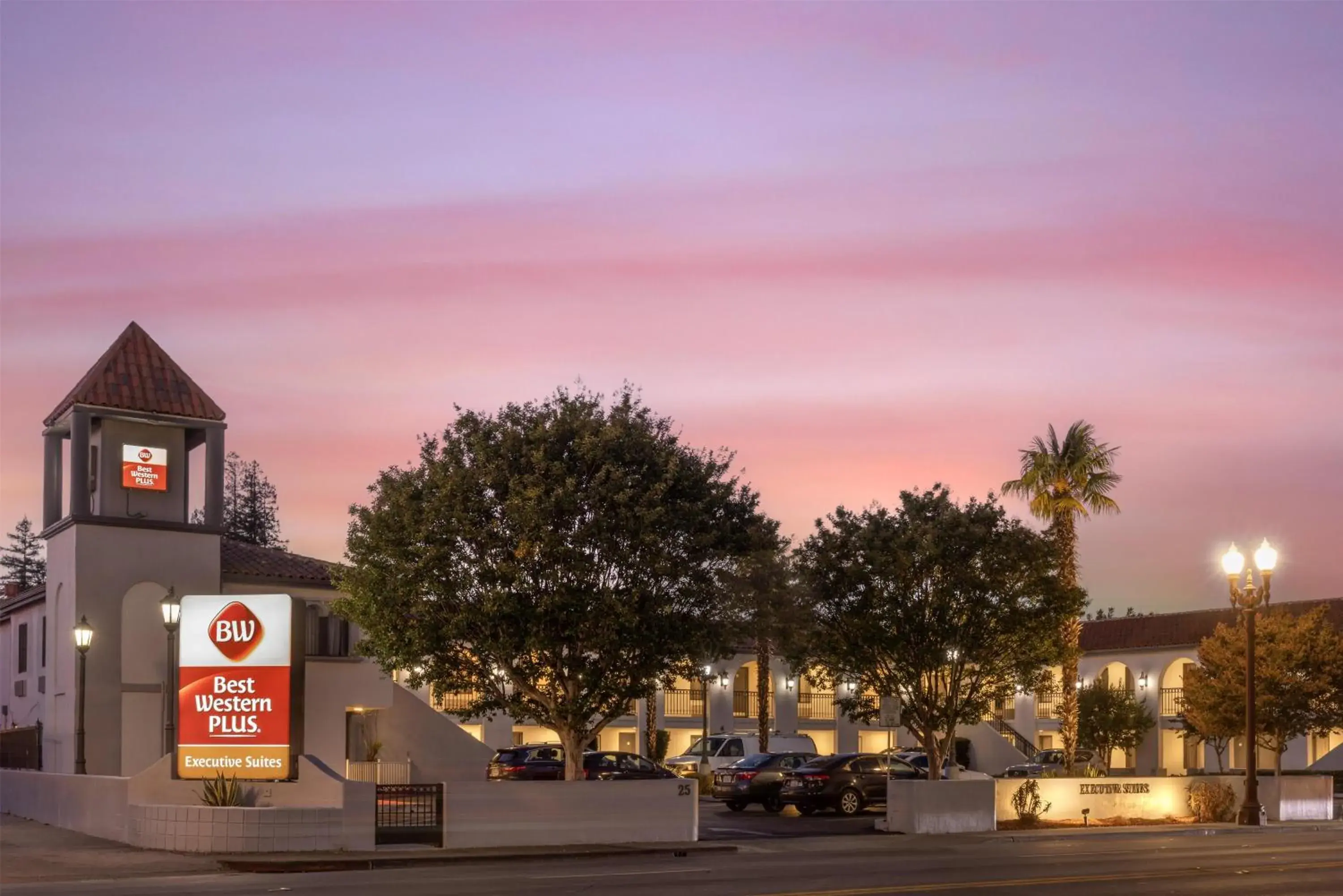 Property building in Best Western Plus Executive Suites Property building in Best Western Plus Executive Suites