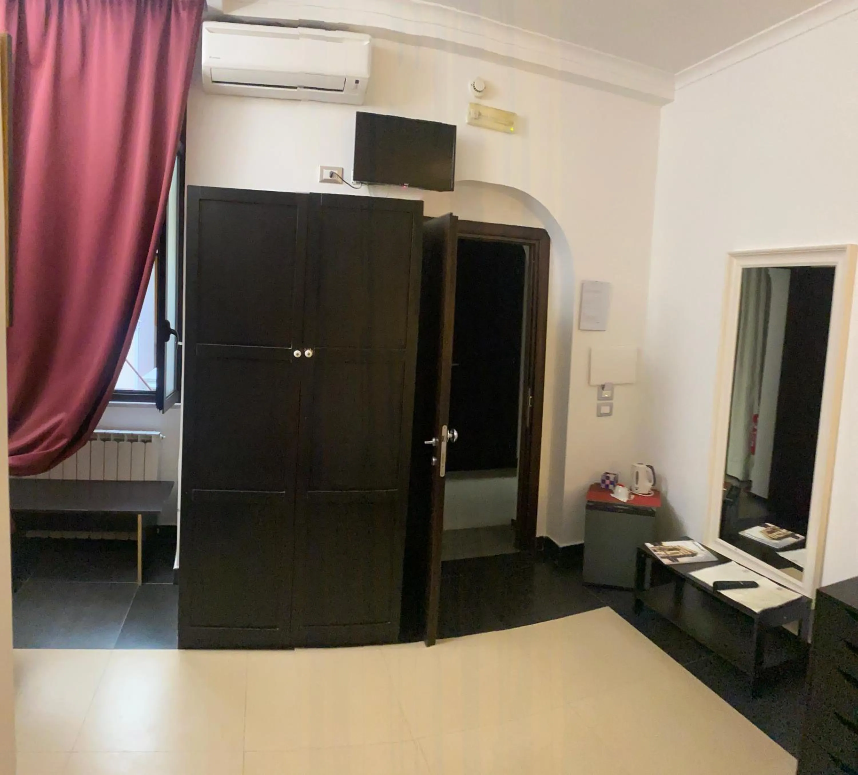 wardrobe in Hotel Plebiscito Aparthotel