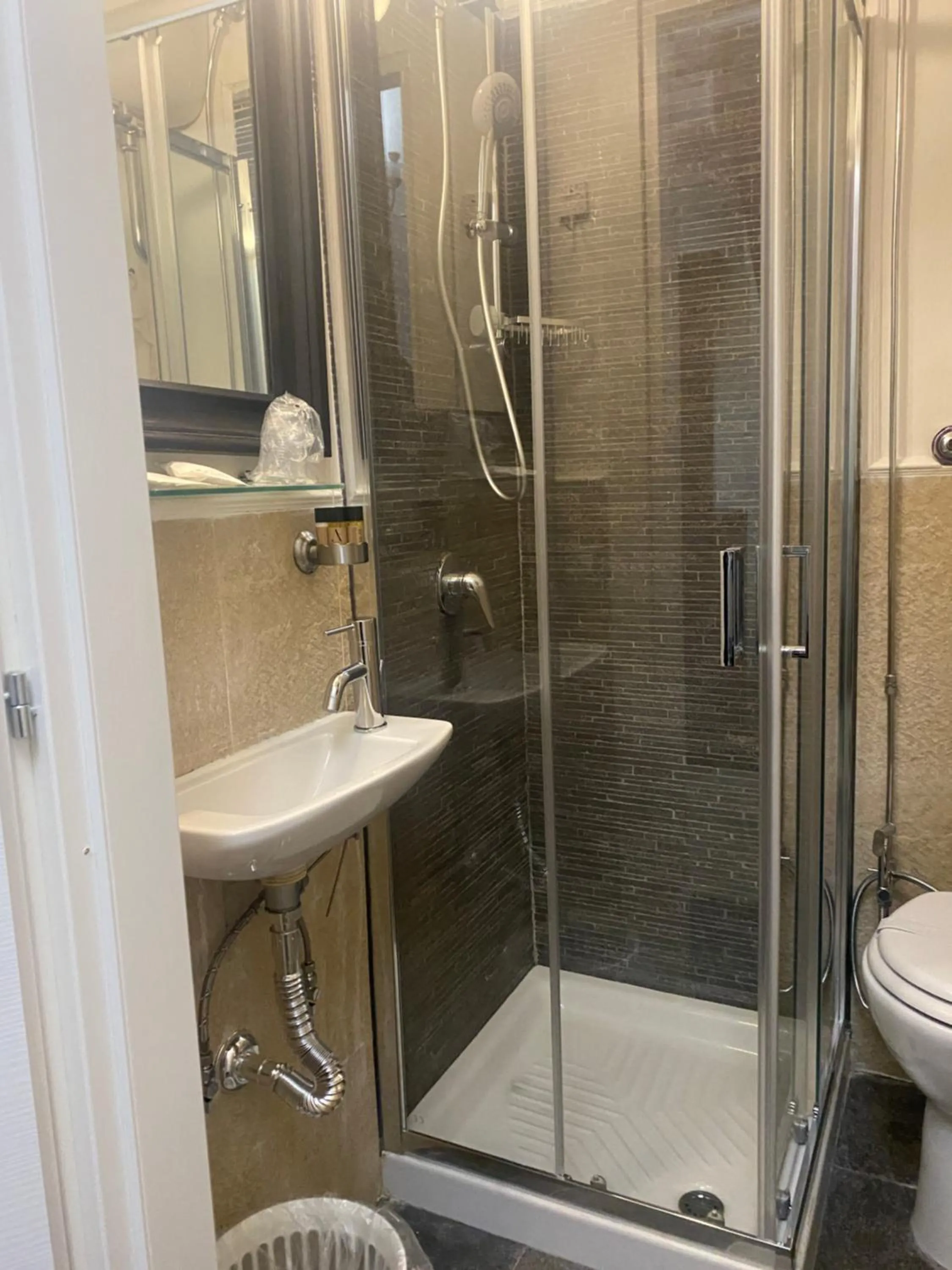 Shower in Hotel Plebiscito Aparthotel