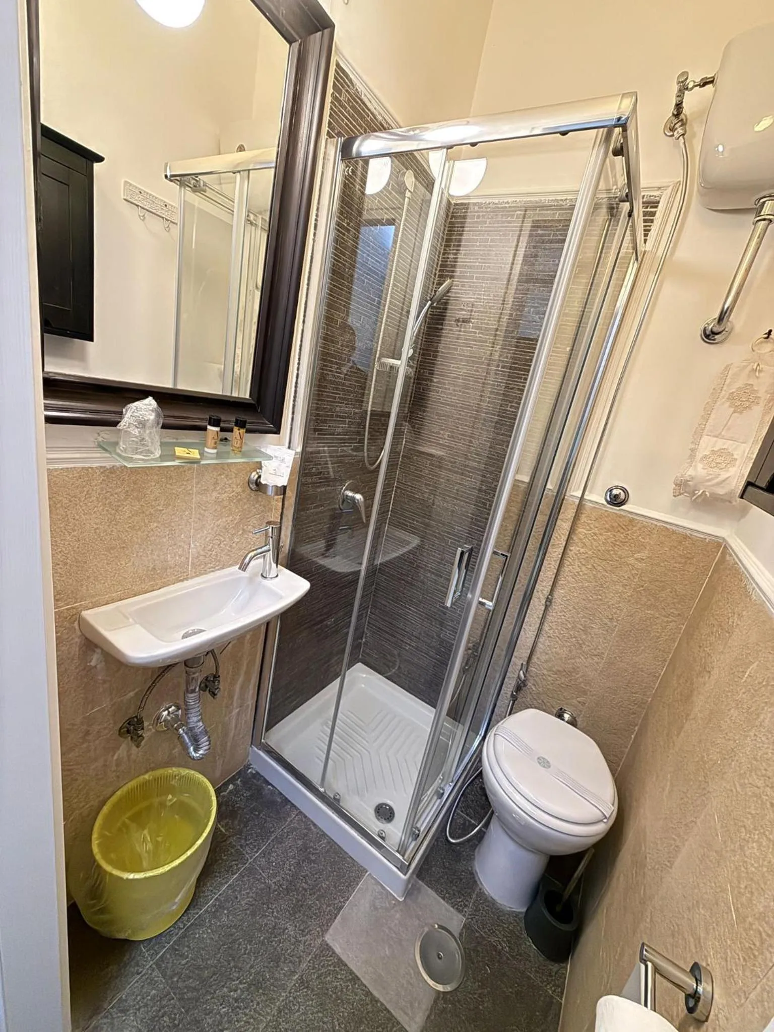 Shower in Hotel Plebiscito Aparthotel