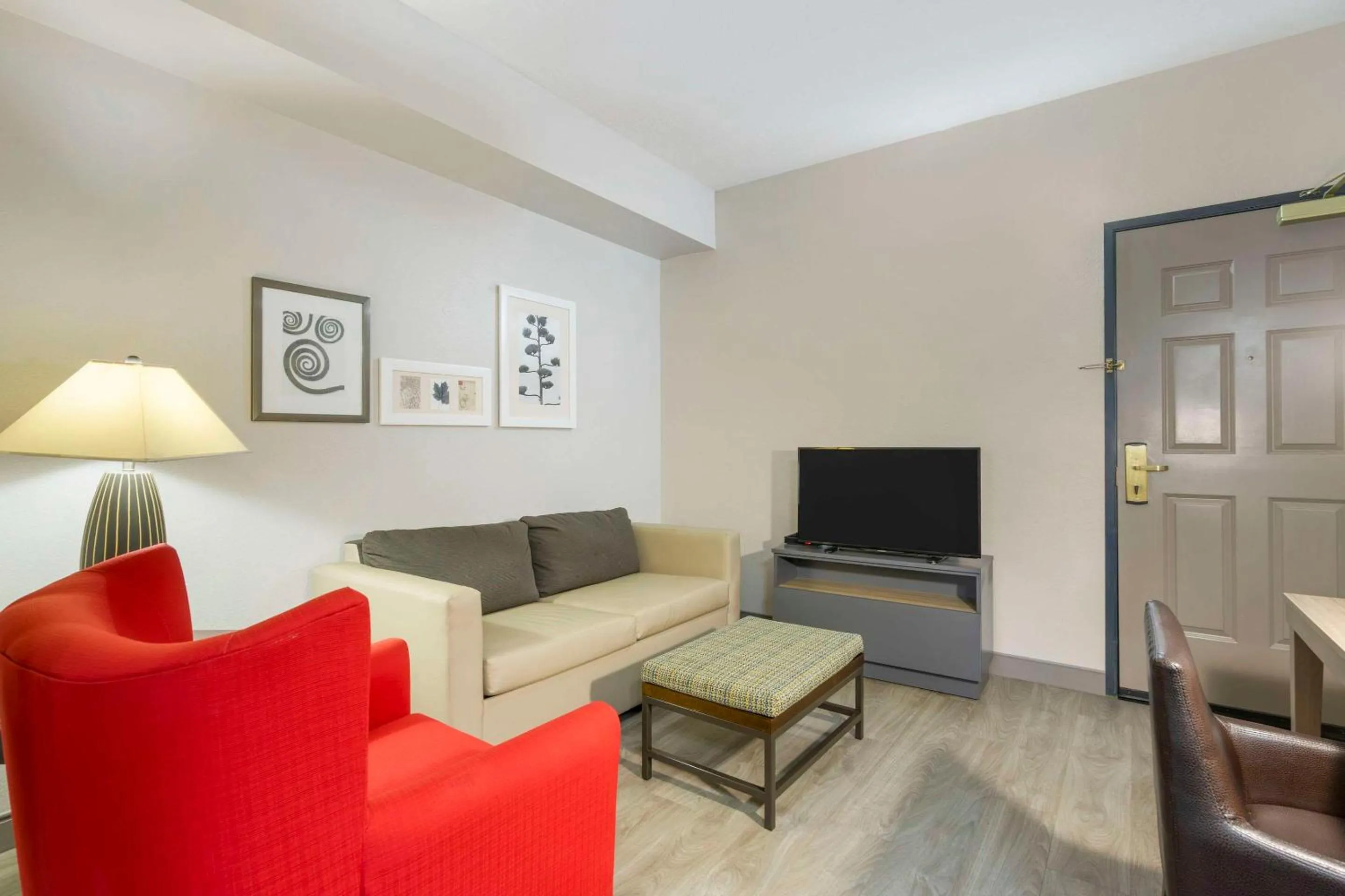 Bedroom in Country Inn & Suites by Radisson, Tampa Airport North, FL