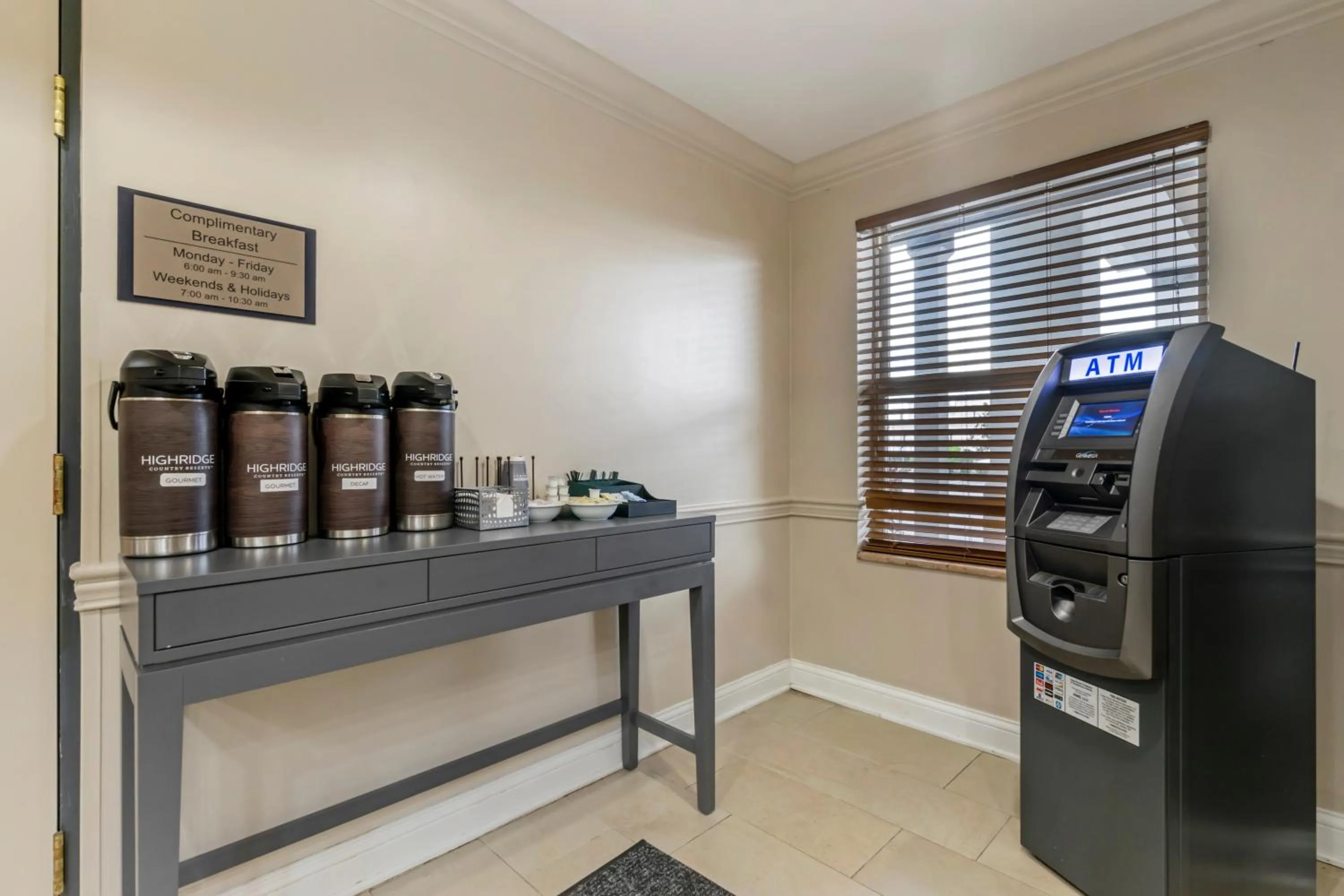 Restaurant/places to eat in Country Inn & Suites by Radisson, Tampa Airport North, FL