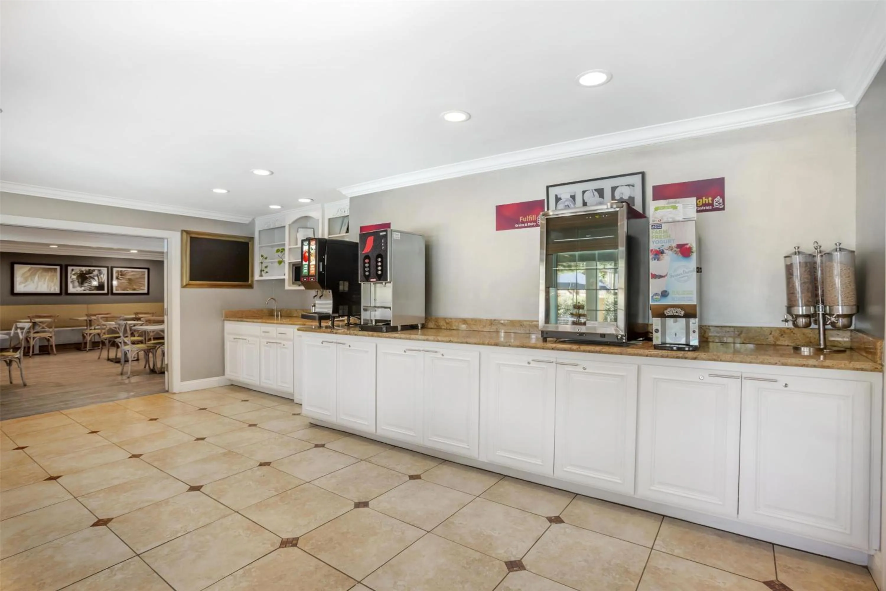 Breakfast in Best Western Plus Dixon Davis