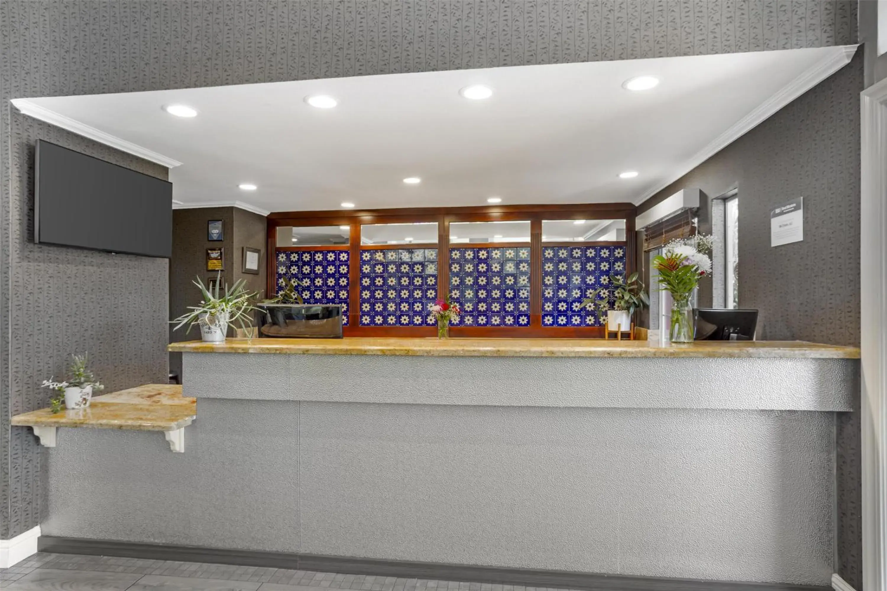 Lobby or reception in Best Western Plus Dixon Davis Lobby or reception in Best Western Plus Dixon Davis