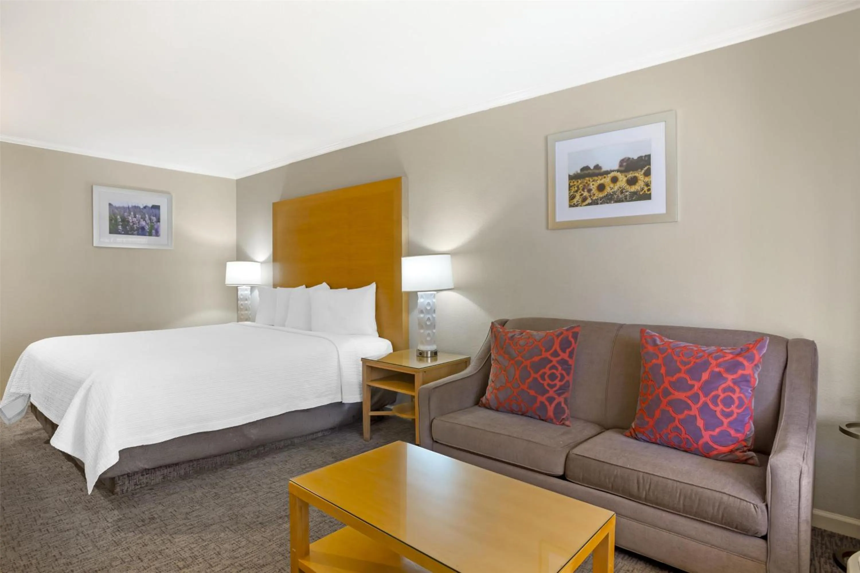 Bedroom, Bed in Best Western Plus Dixon Davis