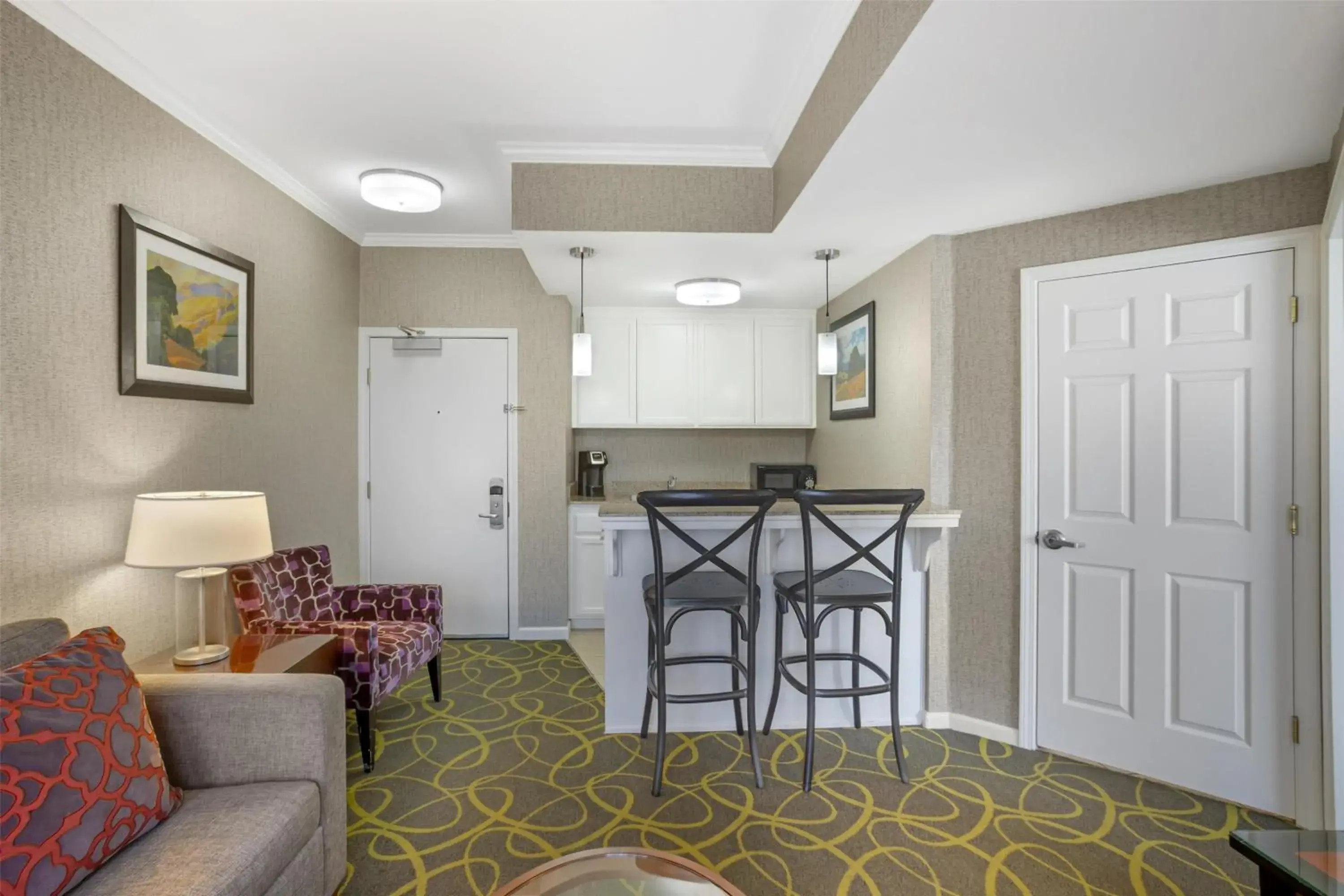 Photo of the whole room in Best Western Plus Dixon Davis Photo of the whole room in Best Western Plus Dixon Davis