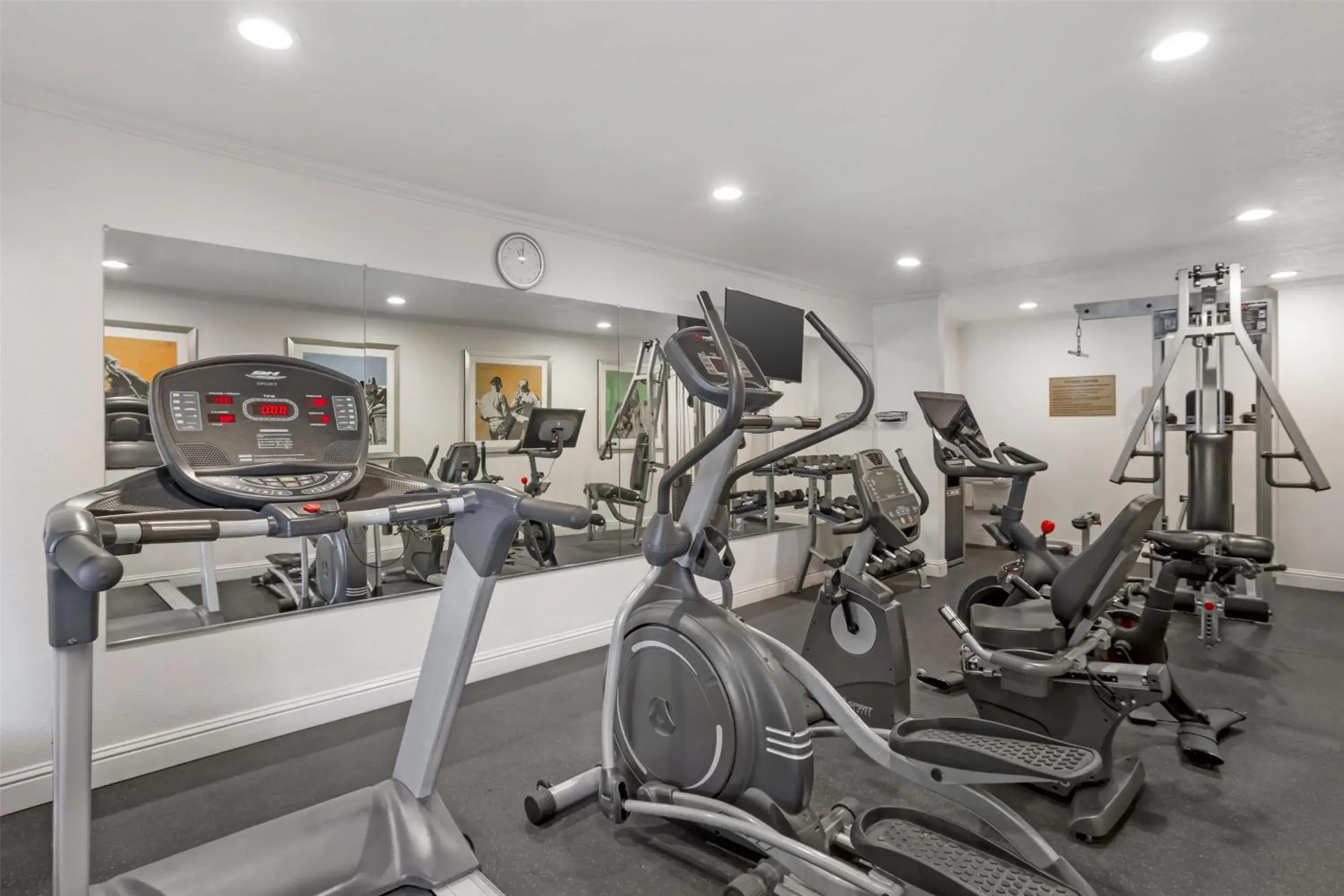Fitness centre/facilities in Best Western Plus Dixon Davis Fitness centre/facilities in Best Western Plus Dixon Davis