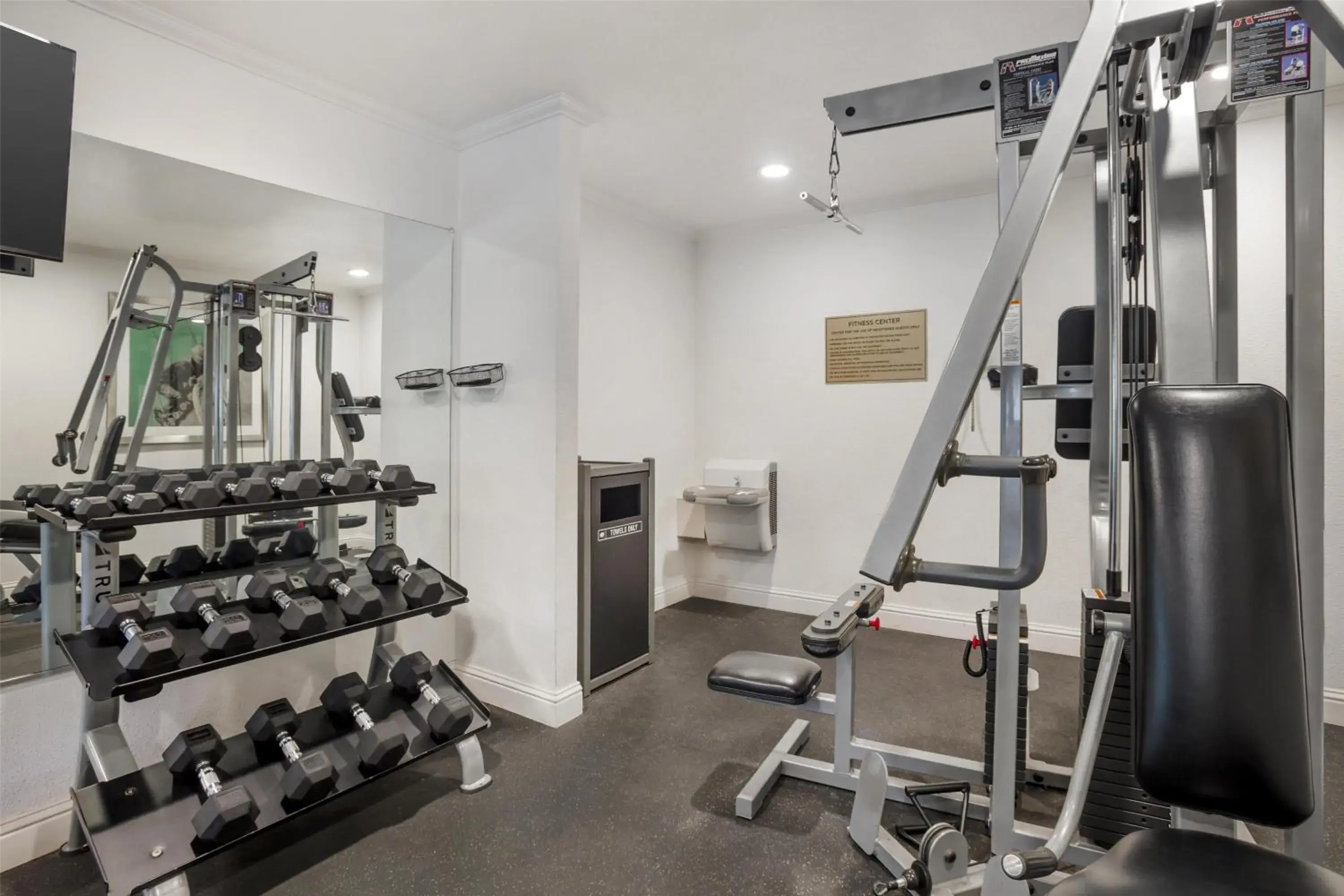 Fitness centre/facilities in Best Western Plus Dixon Davis Fitness centre/facilities in Best Western Plus Dixon Davis