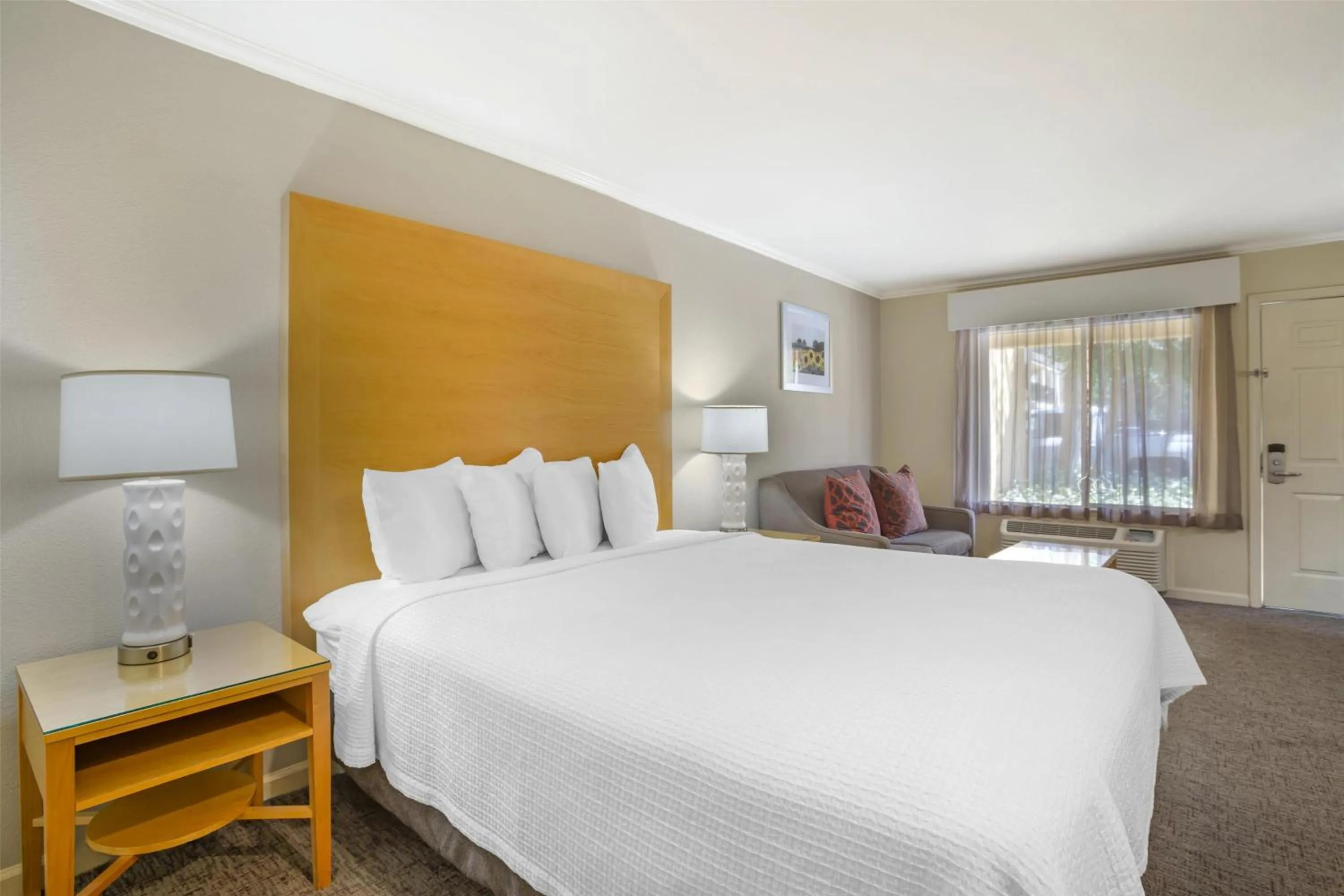 Bedroom, Bed in Best Western Plus Dixon Davis