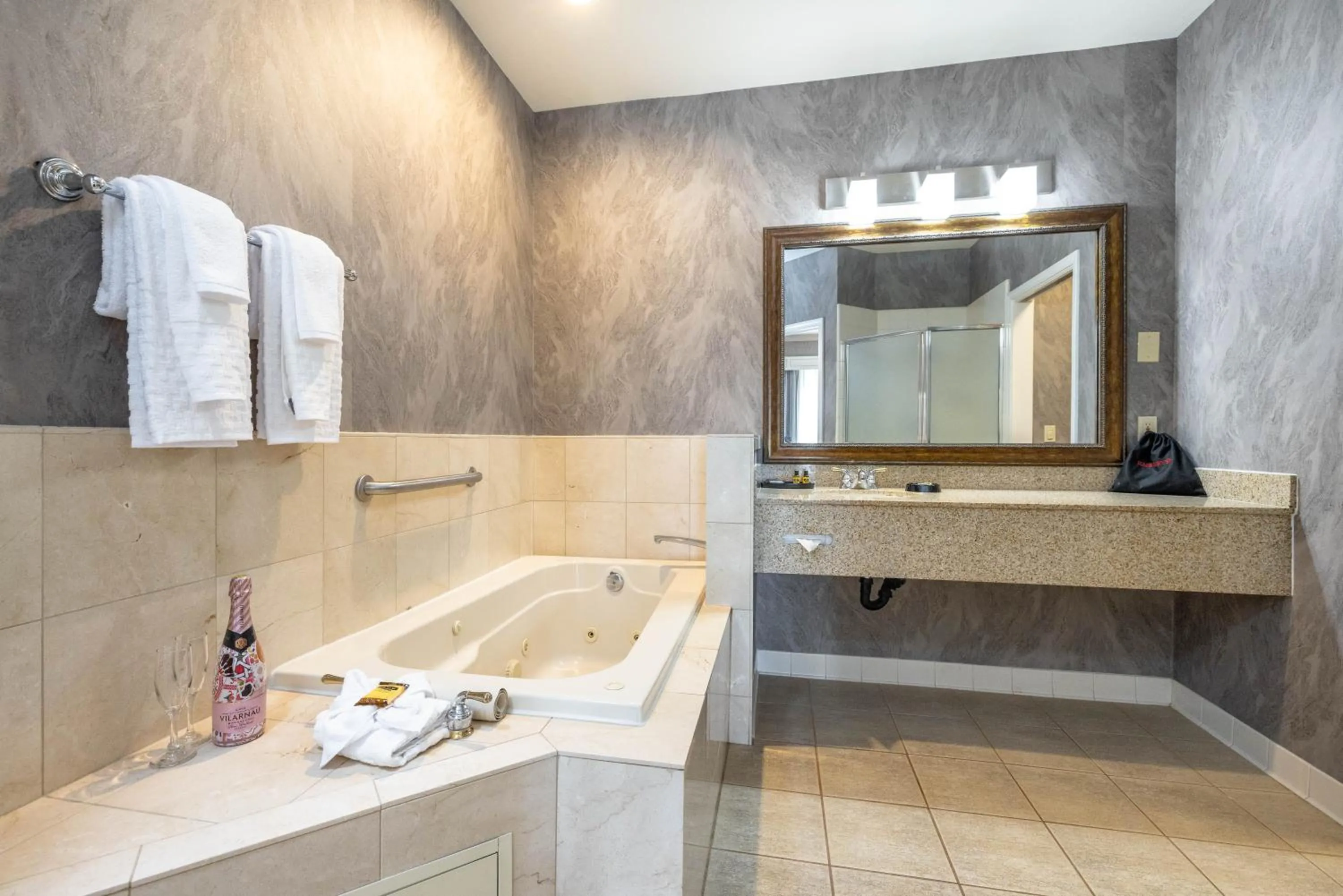 Bathroom in Best Western Plus Dixon Davis