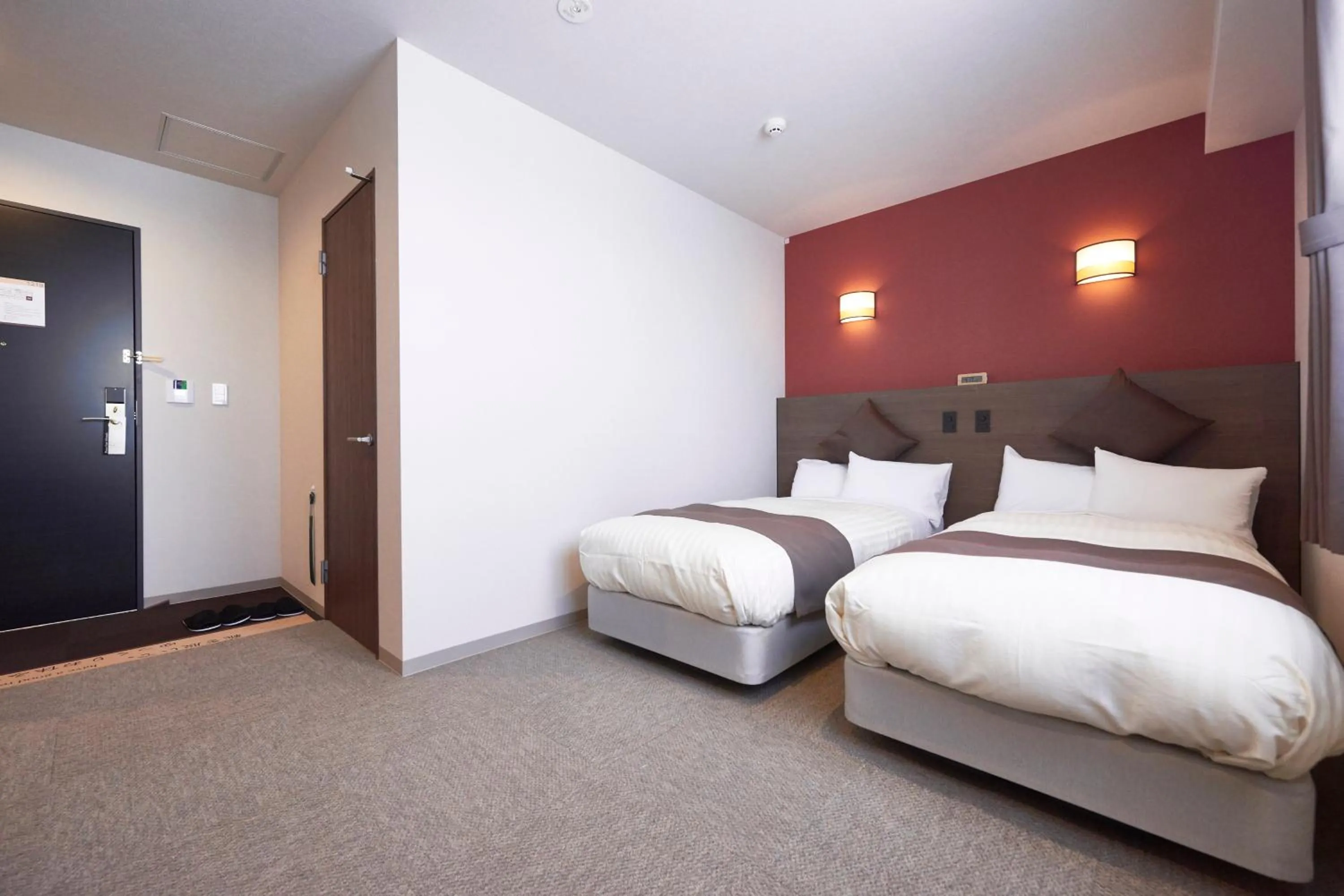 Photo of the whole room, Bed in Hotel KAN-RAKU Saitama Honjo-Waseda Hinoki No Yakata