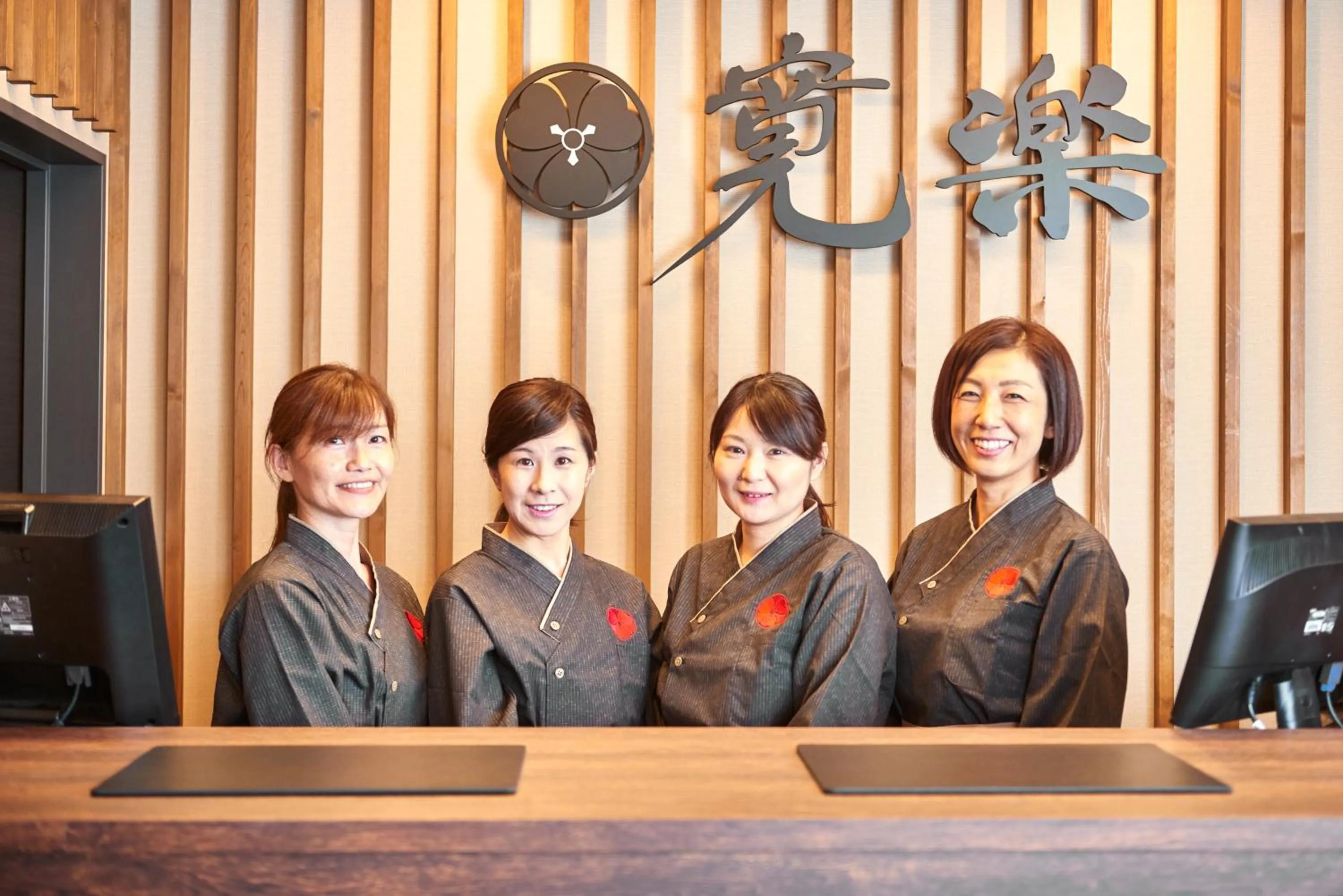 Staff in Hotel KAN-RAKU Saitama Honjo-Waseda Hinoki No Yakata