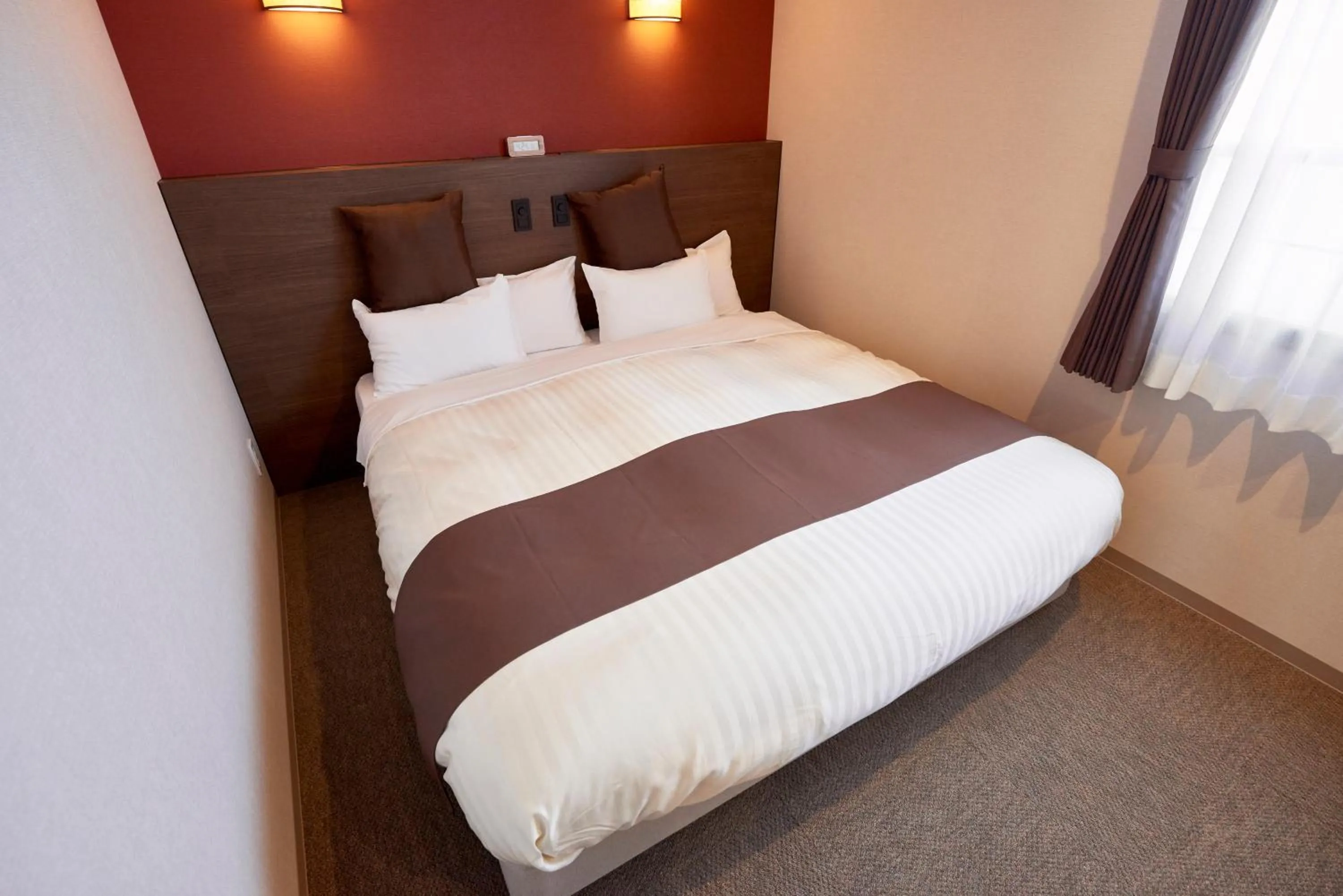 Photo of the whole room, Bed in Hotel KAN-RAKU Saitama Honjo-Waseda Hinoki No Yakata