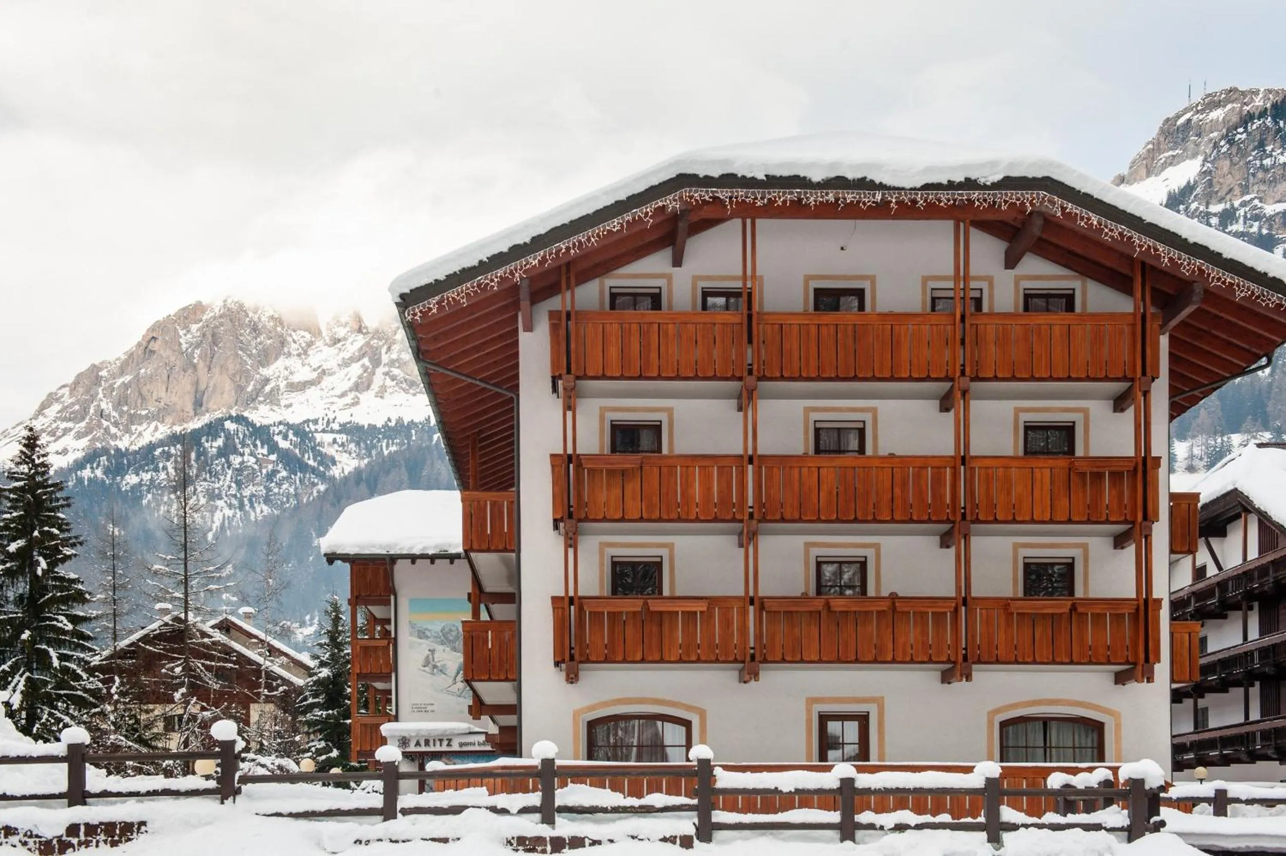 Property building in Garni Aritz